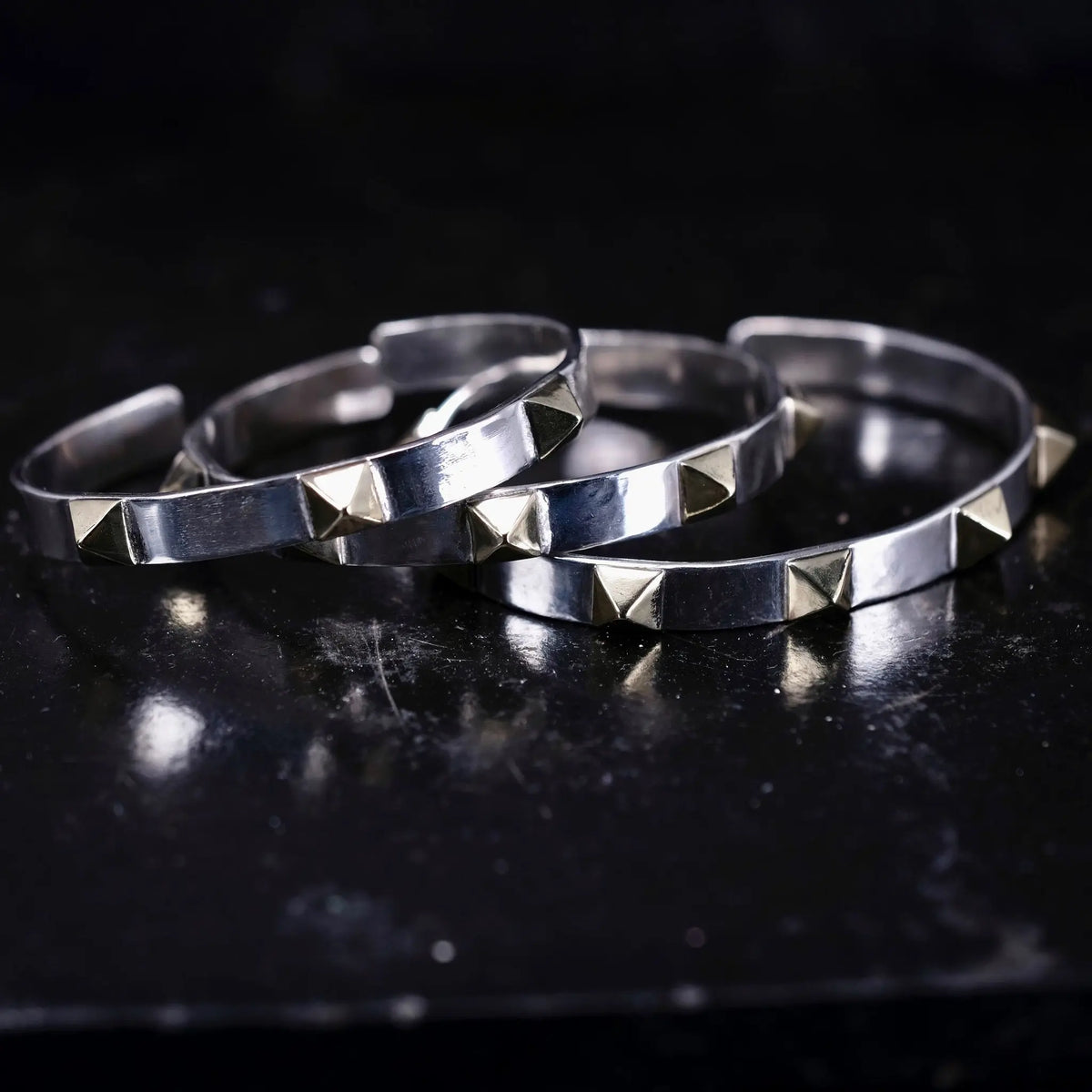 2.0 Klassiskt Nitarmband L8Hasselblad