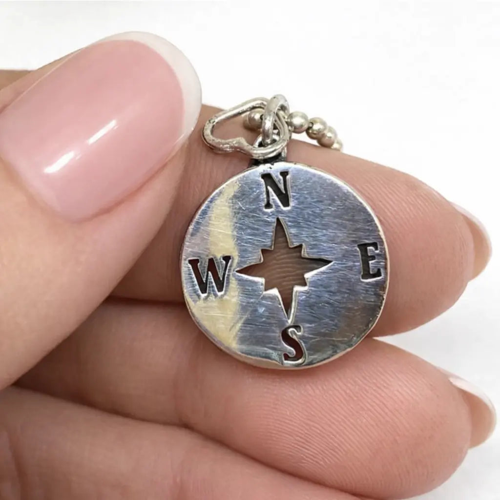 Pris? Art.nr Inner Compass berlock L8Hasselblad