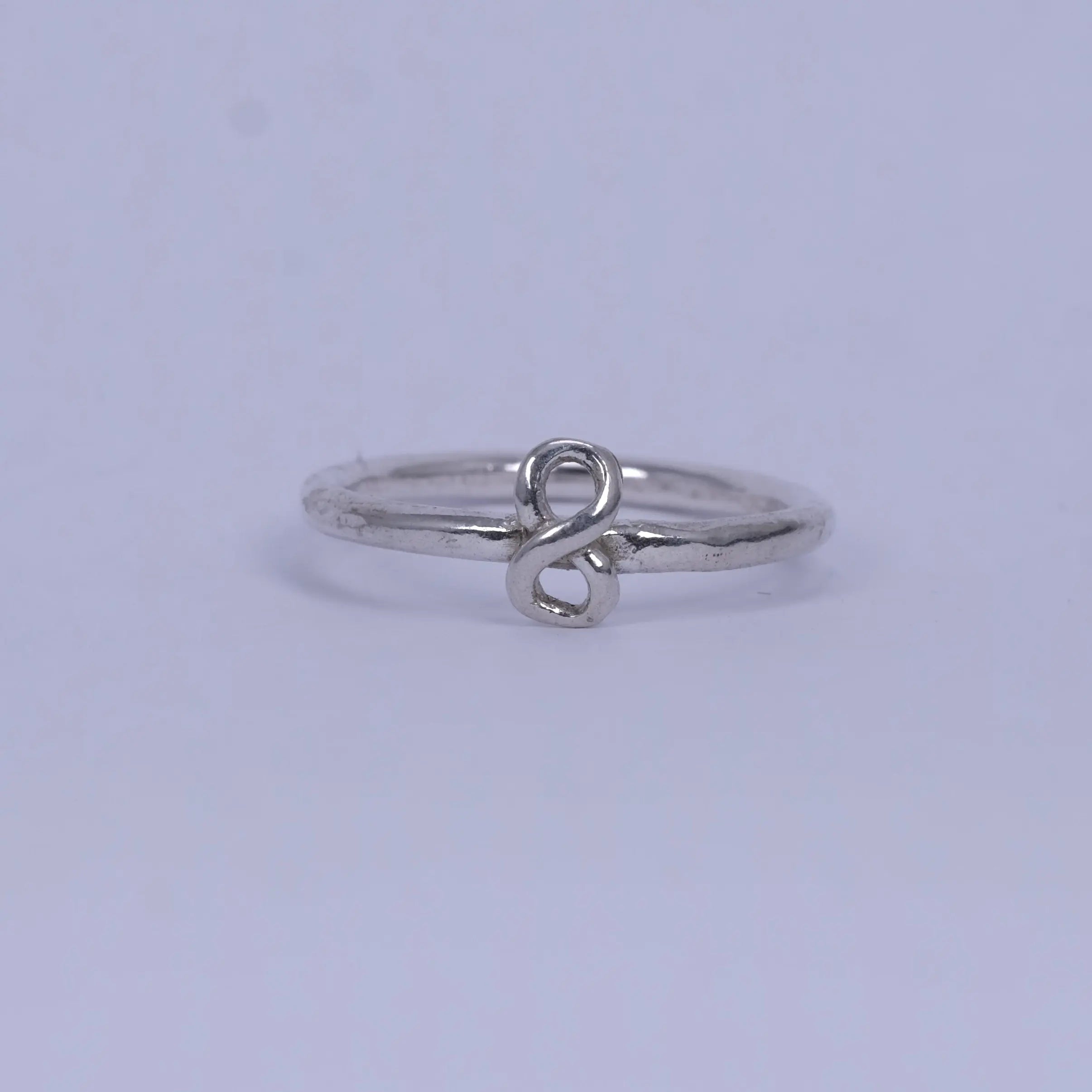 2mm Evighetsåtta ring L8Hasselblad