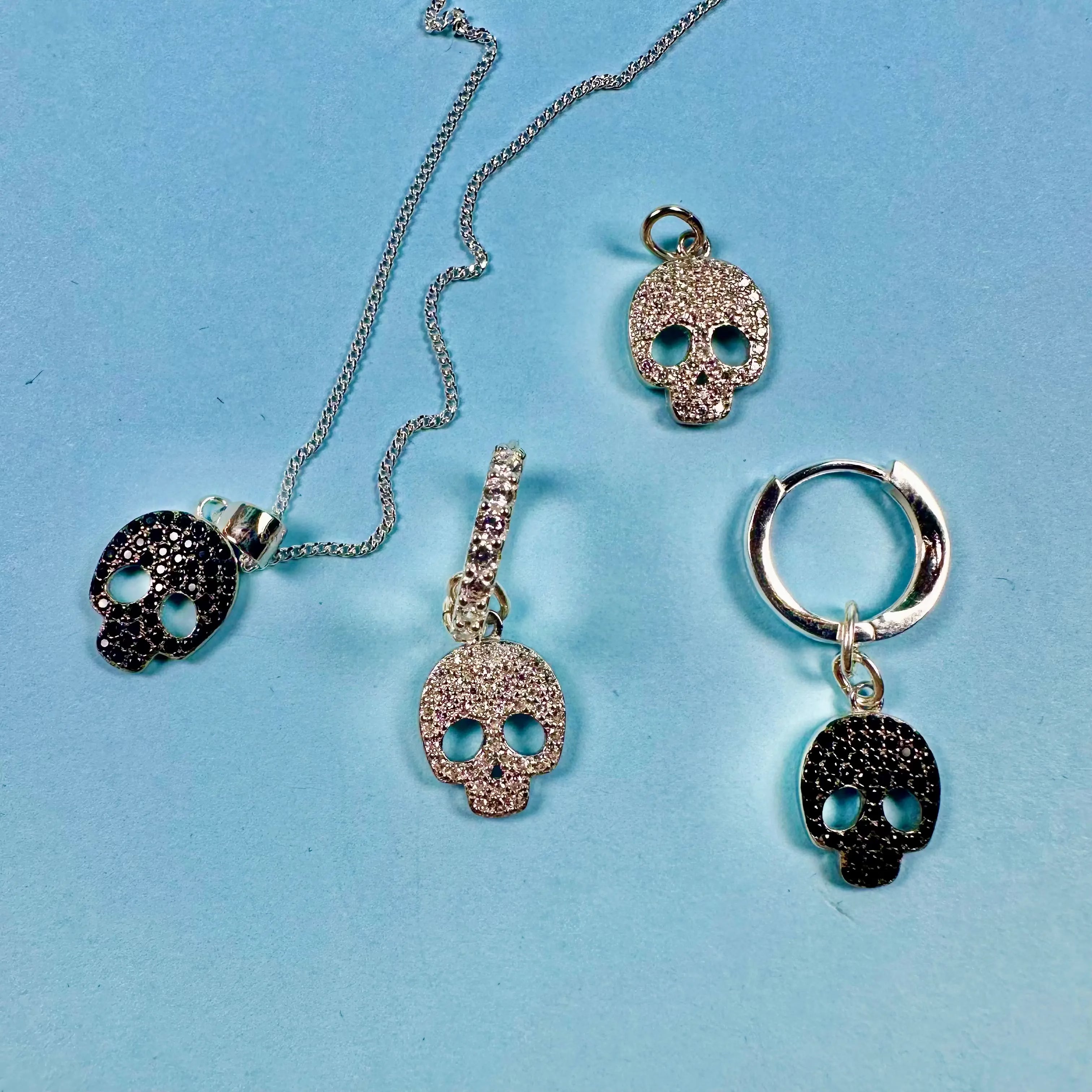 Berlock - Dödskalle med Zirkoner L8Hasselblad