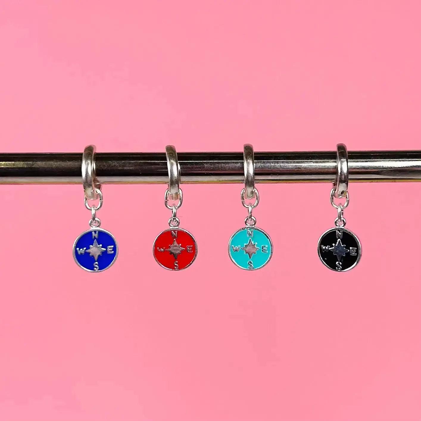 Örhänge - Hängande med Kompass Tuggummi L8Hasselblad