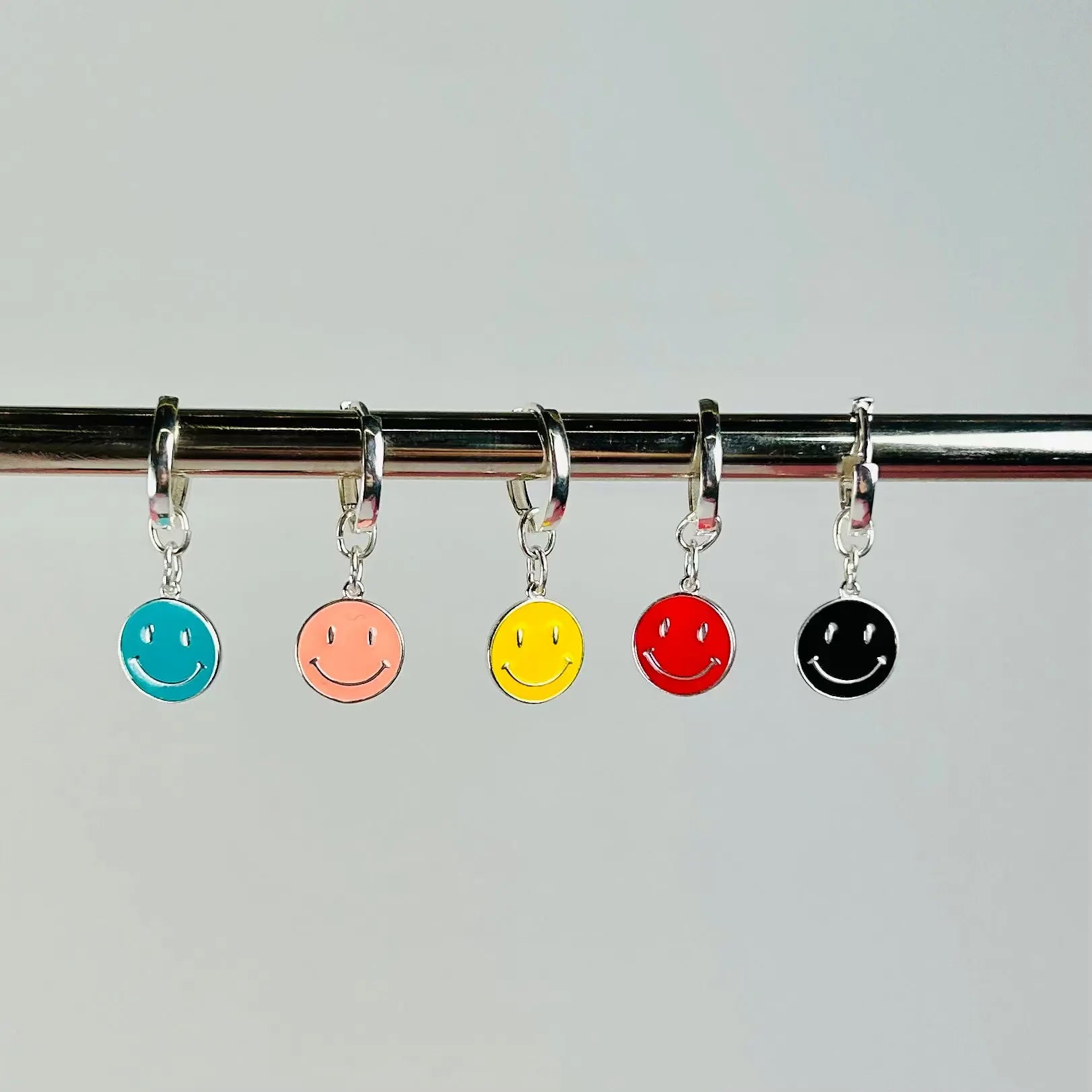 Örhänge - Hängande Smiley L8Hasselblad