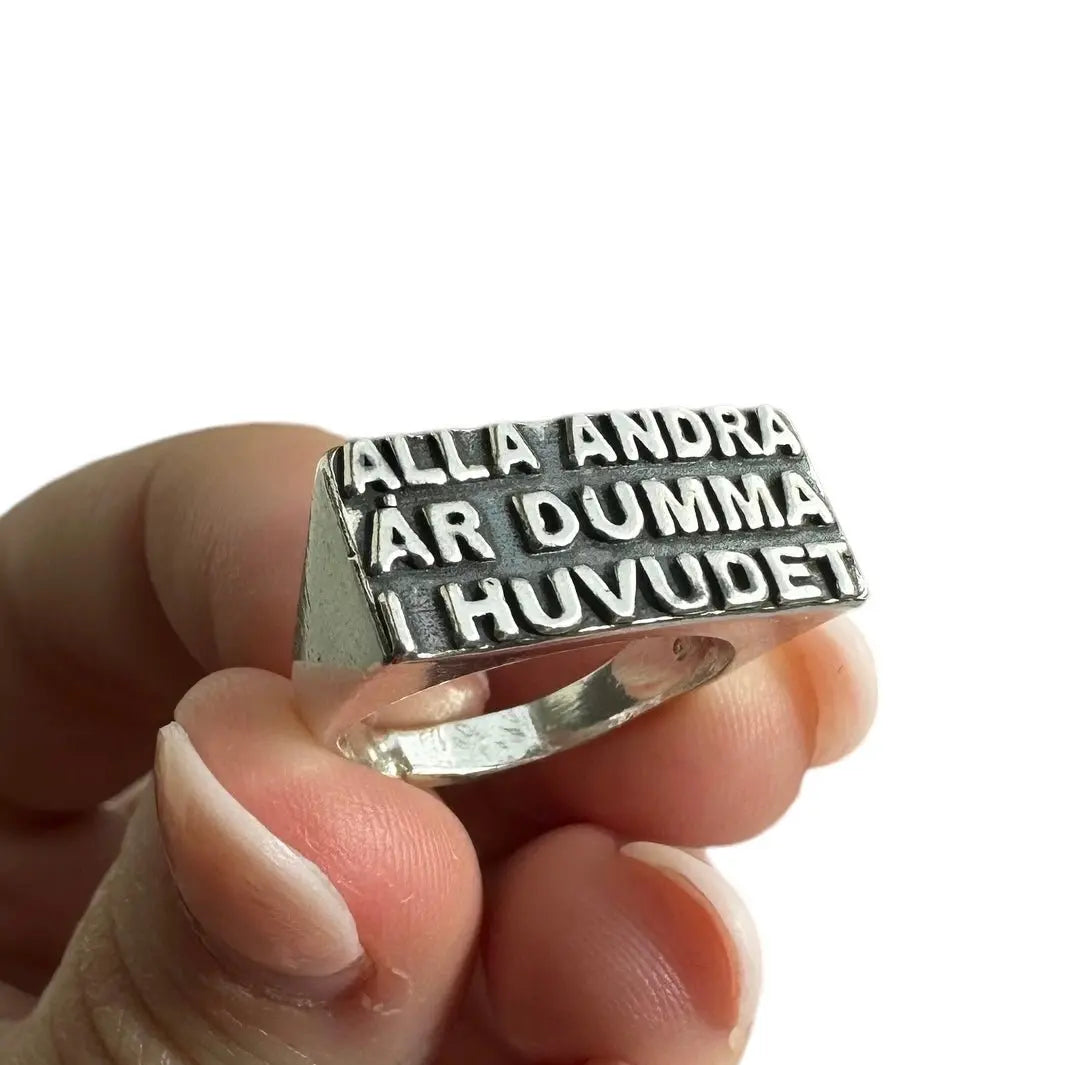 Alla andra är dumma i huvudet ring - L8Hasselblad