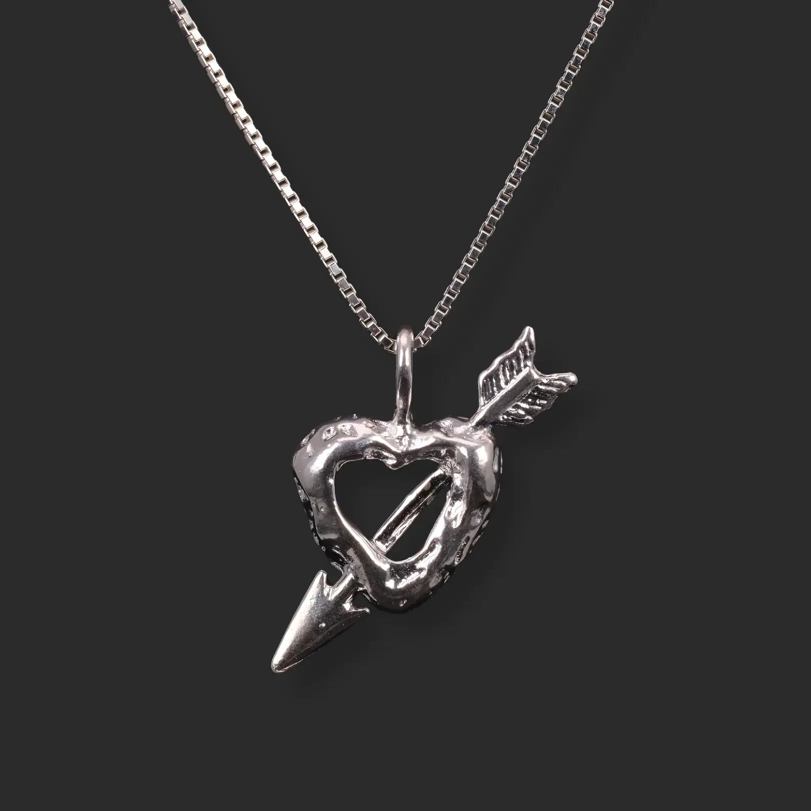 Amors Pil - Berlock med Halsband L8Hasselblad