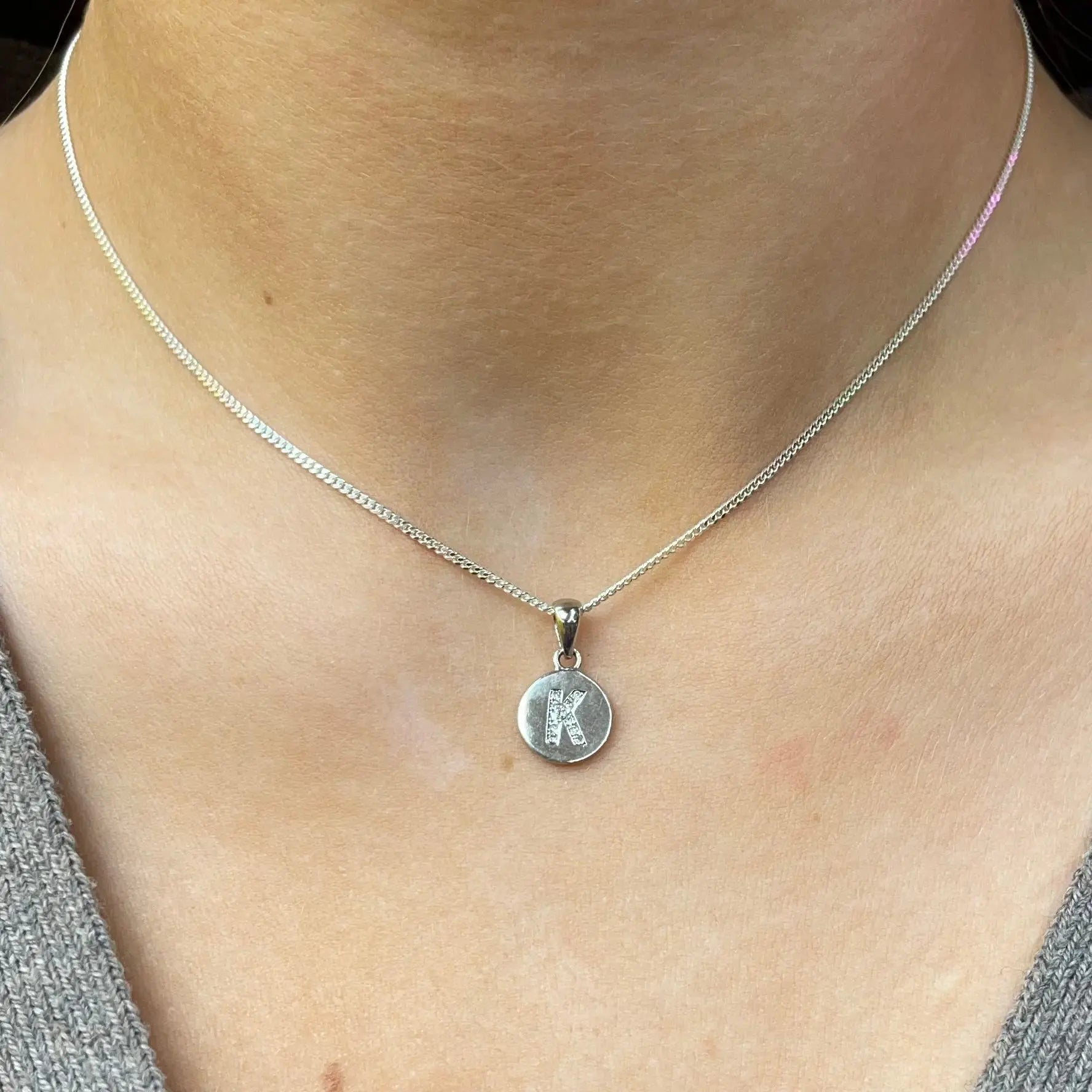 Berlock - Bokstavsbricka med Zirkoner i Gulddouble - L8Hasselblad