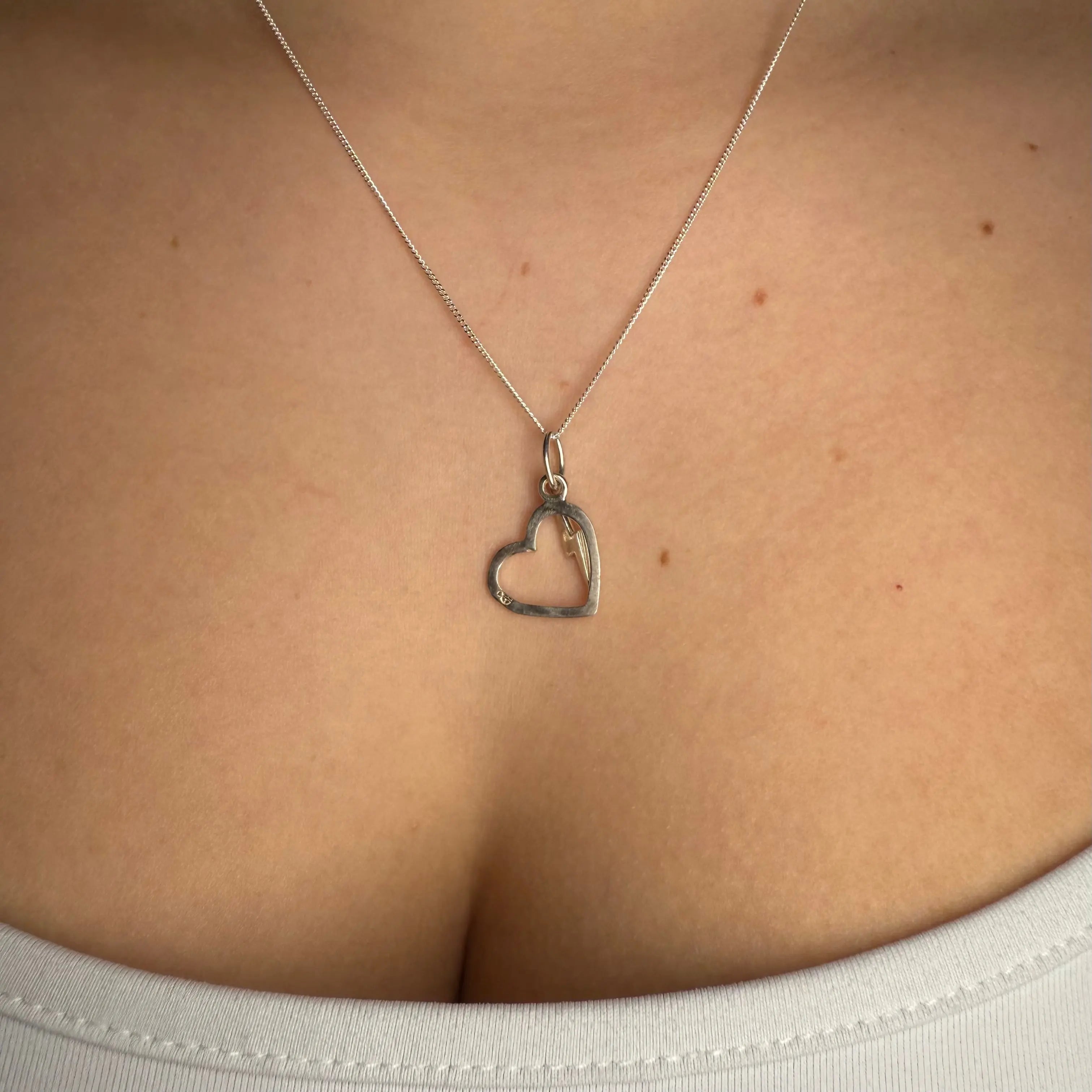 Berlock - Hjärta med blixt eller pil - L8Hasselblad