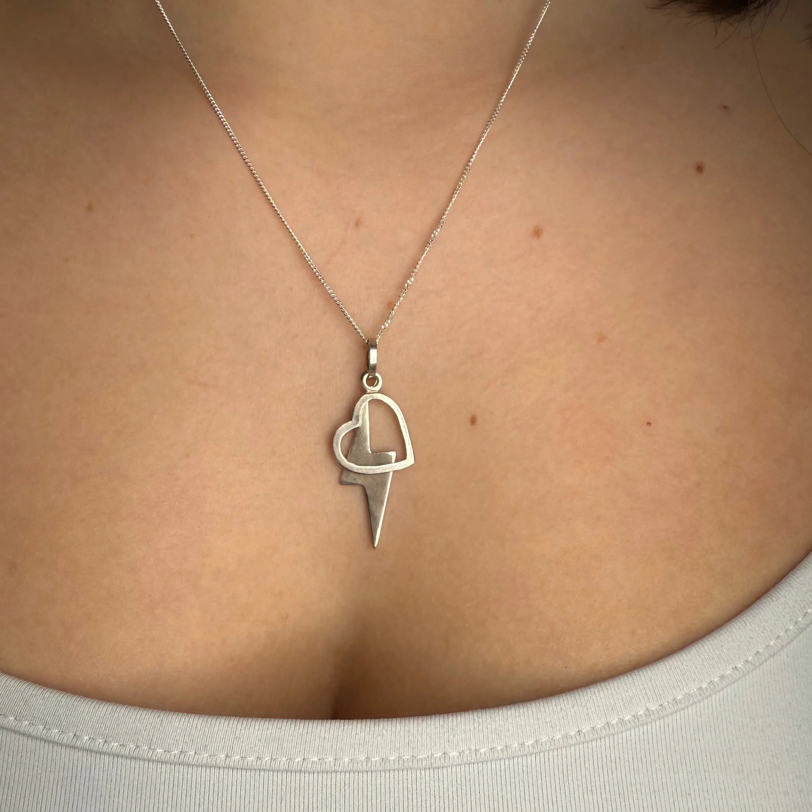 Berlock - Hjärta med blixt eller pil - L8Hasselblad