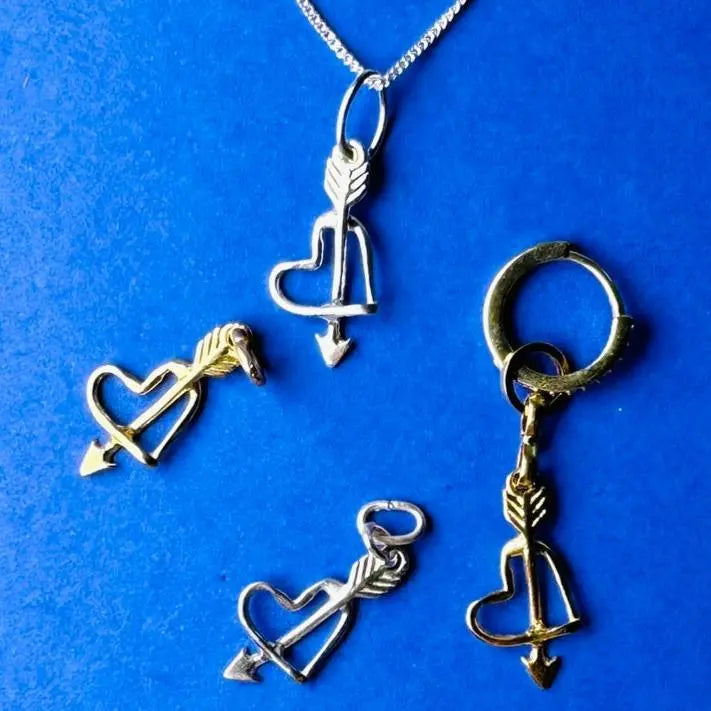 Berlock - Tunt hjärta med pil - L8Hasselblad