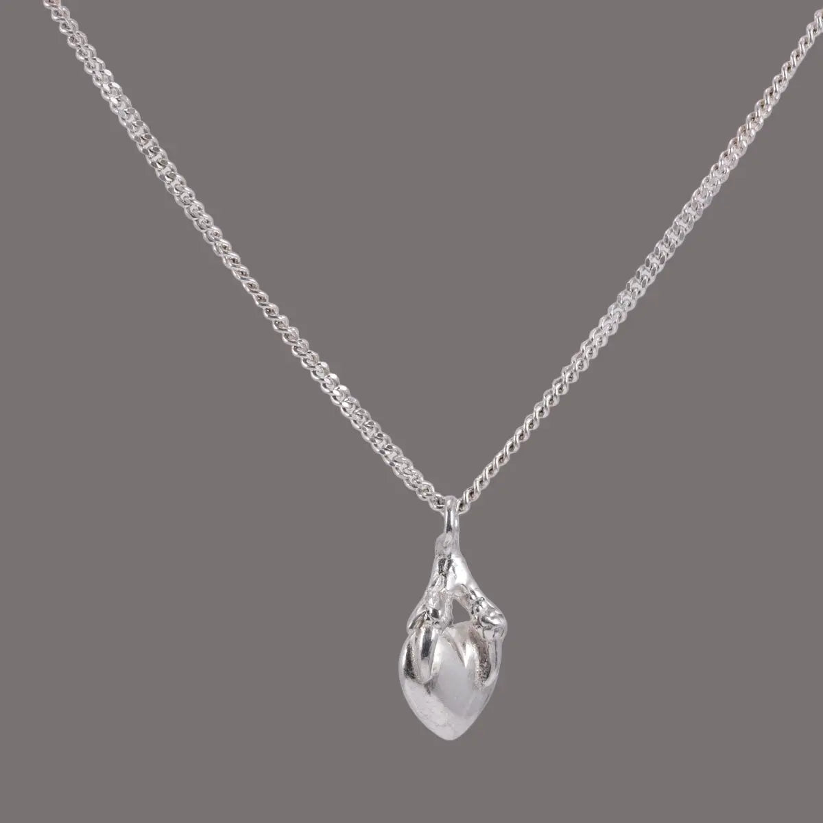 Halsband - Clutched Heart L8Hasselblad