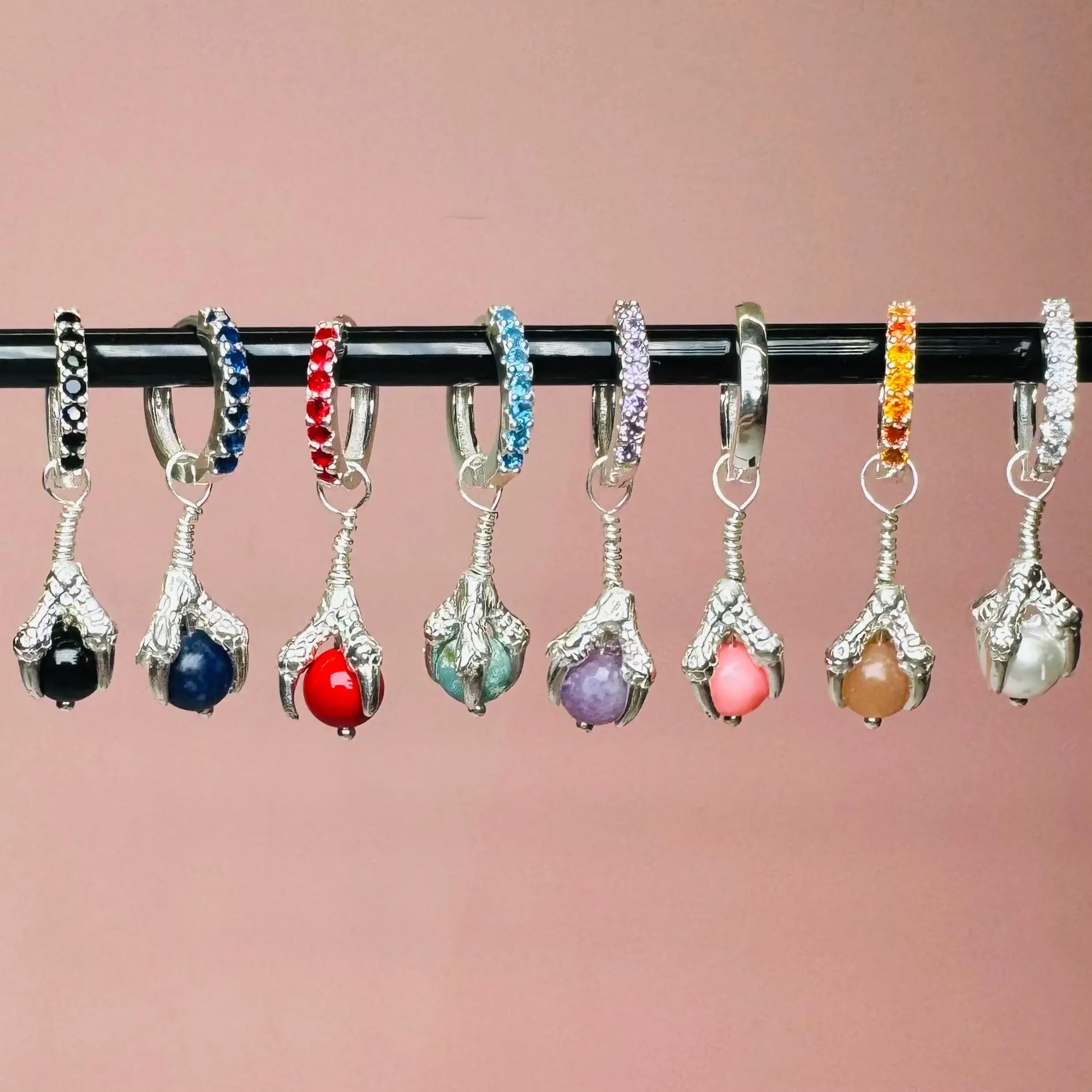 Örhängen - 2.0 kort klo silver L8Hasselblad