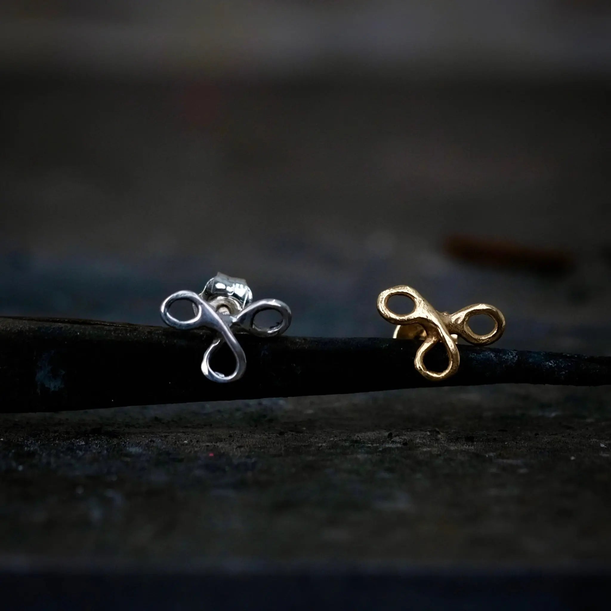 Livmoder - Stiftörhänge L8Hasselblad