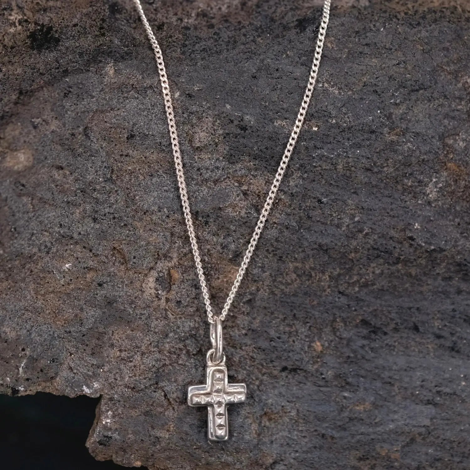 Studded Cross - Halsband L8Hasselblad
