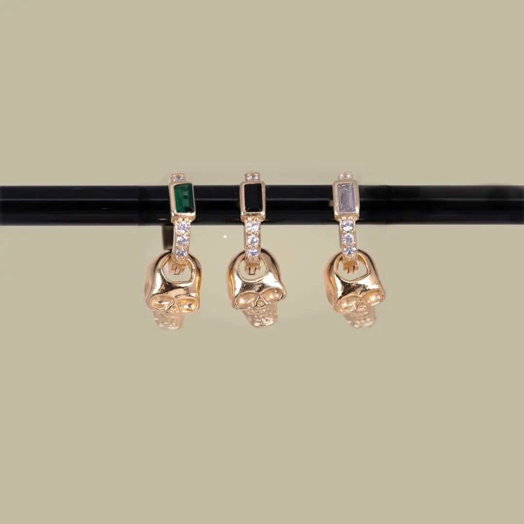 Dödskallen - guldörhängen - L8Hasselblad