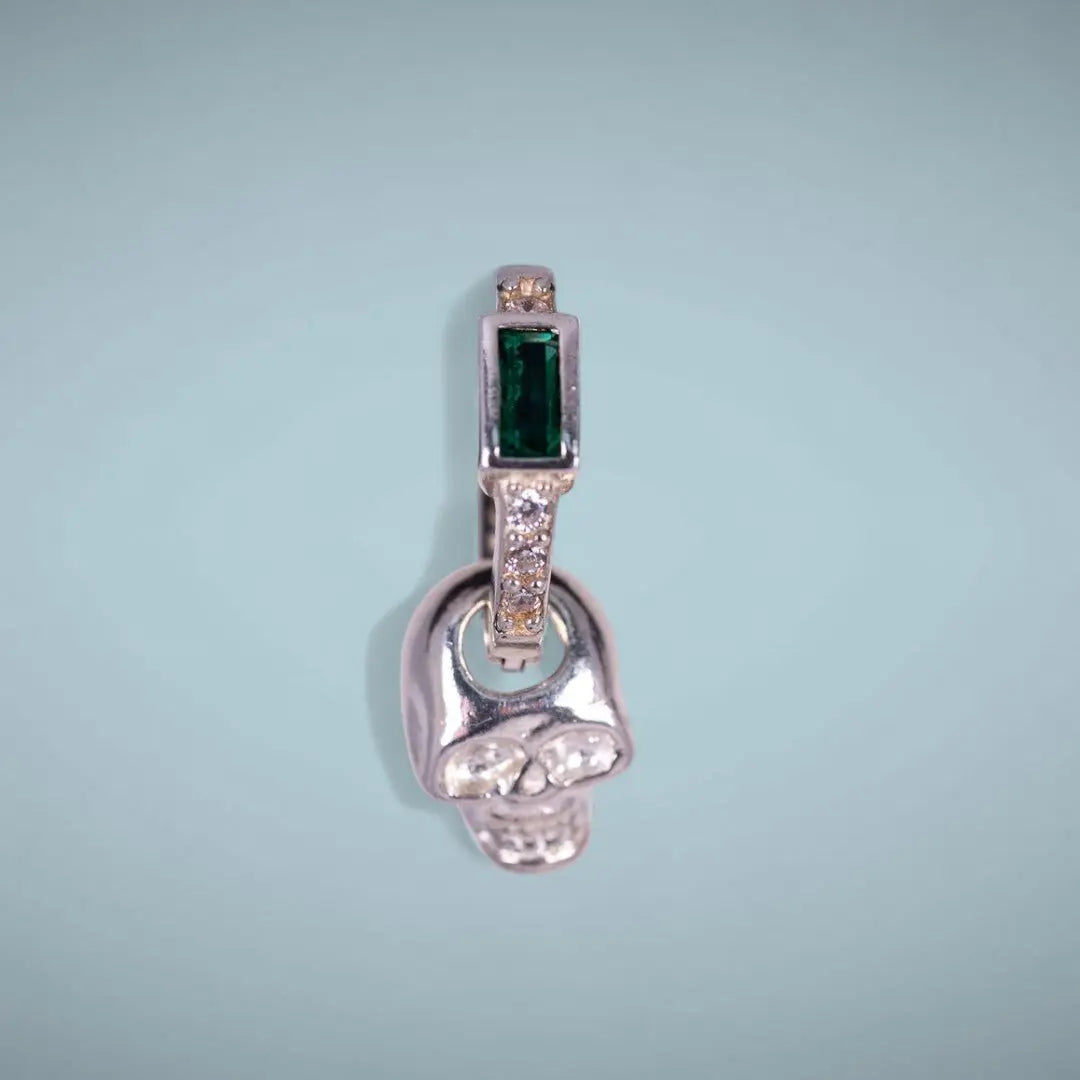 Dödskallen - silverörhängen - L8Hasselblad