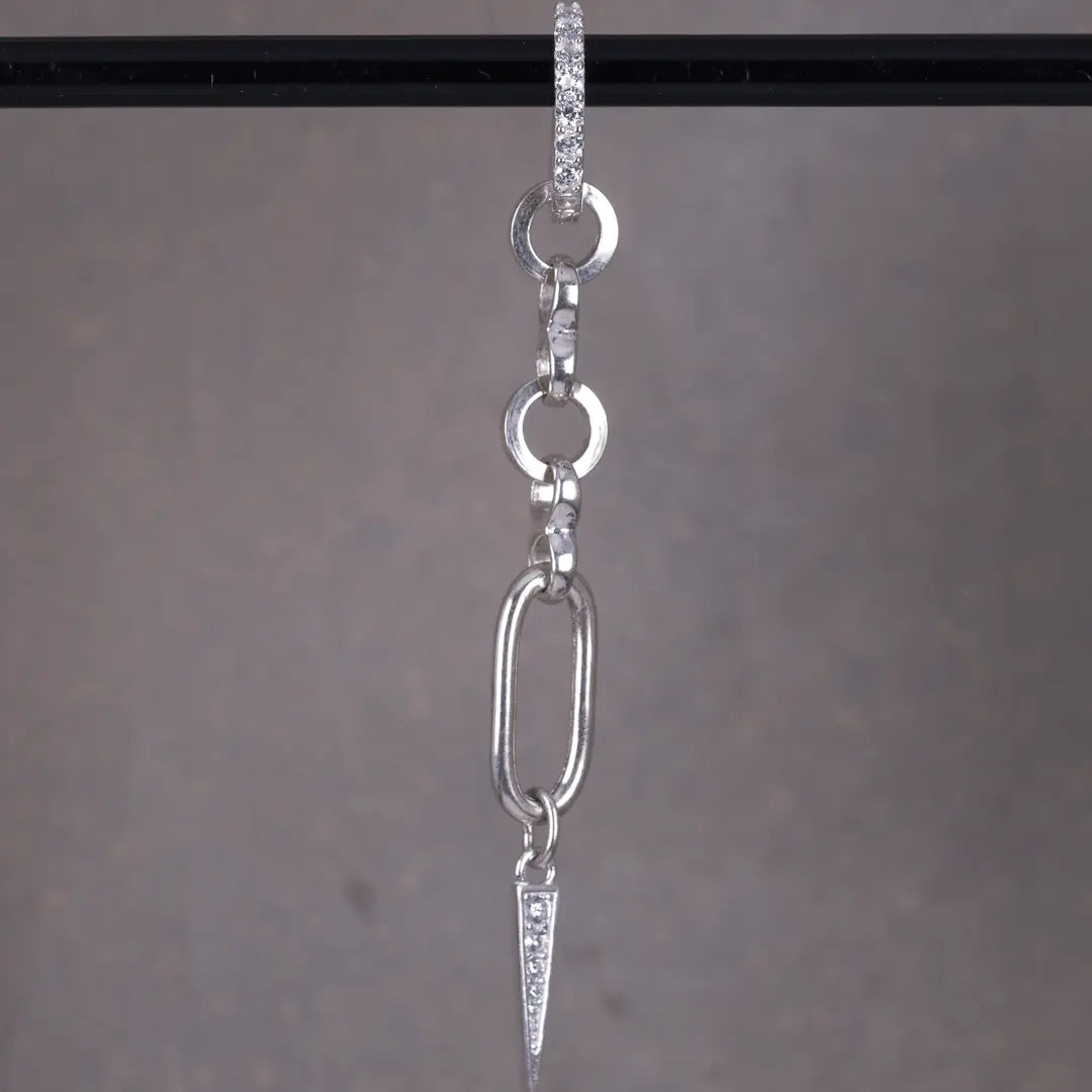 Ella - hängande örhänge med zirkontagg - silver - L8Hasselblad