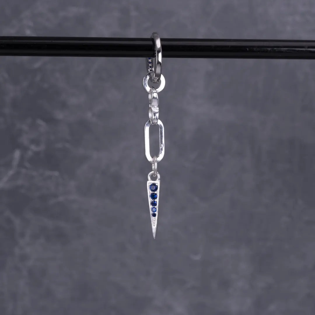 Ella - kort hängande örhänge med zirkontagg - silver L8Hasselblad