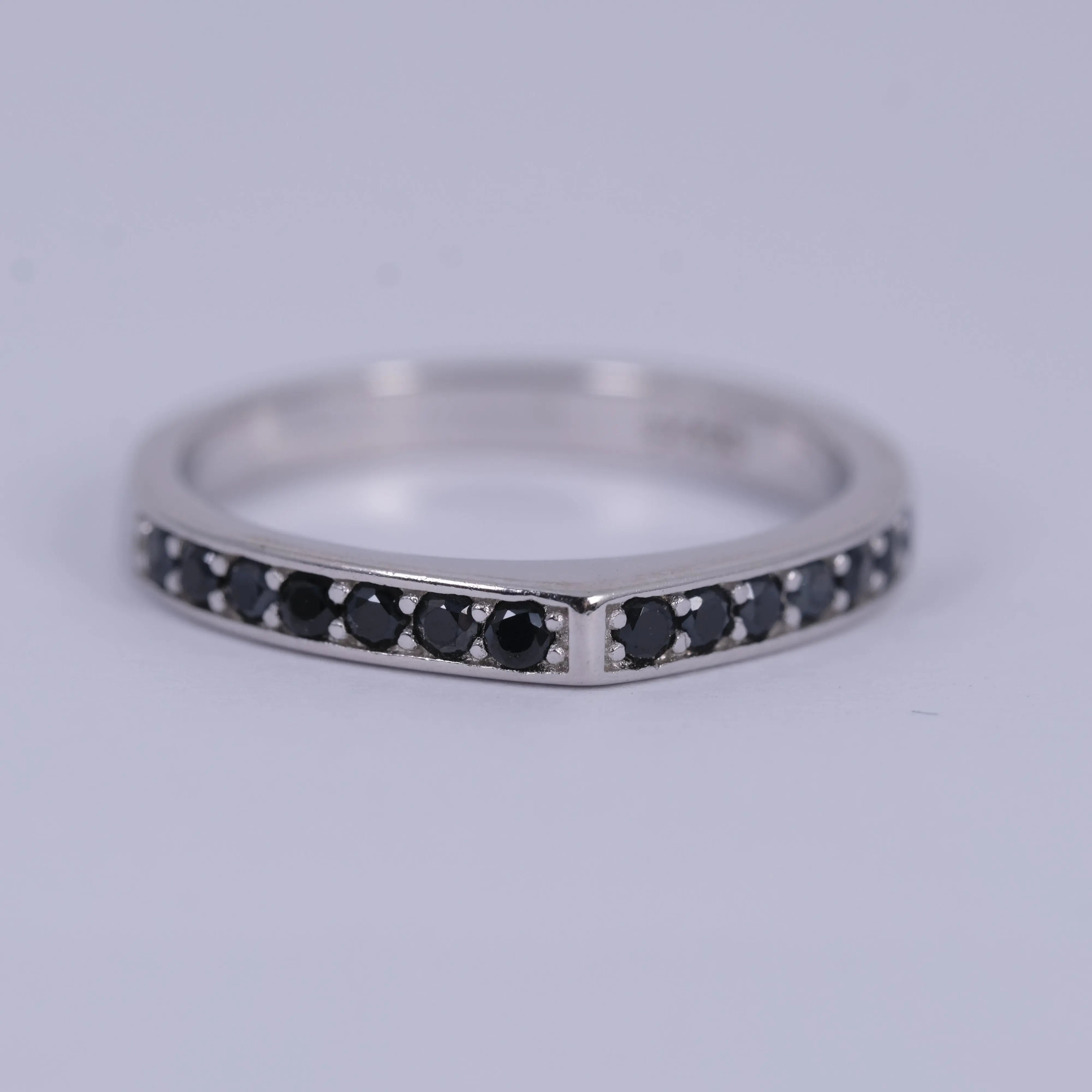 Eterna Edge- alliansring i silver L8Hasselblad