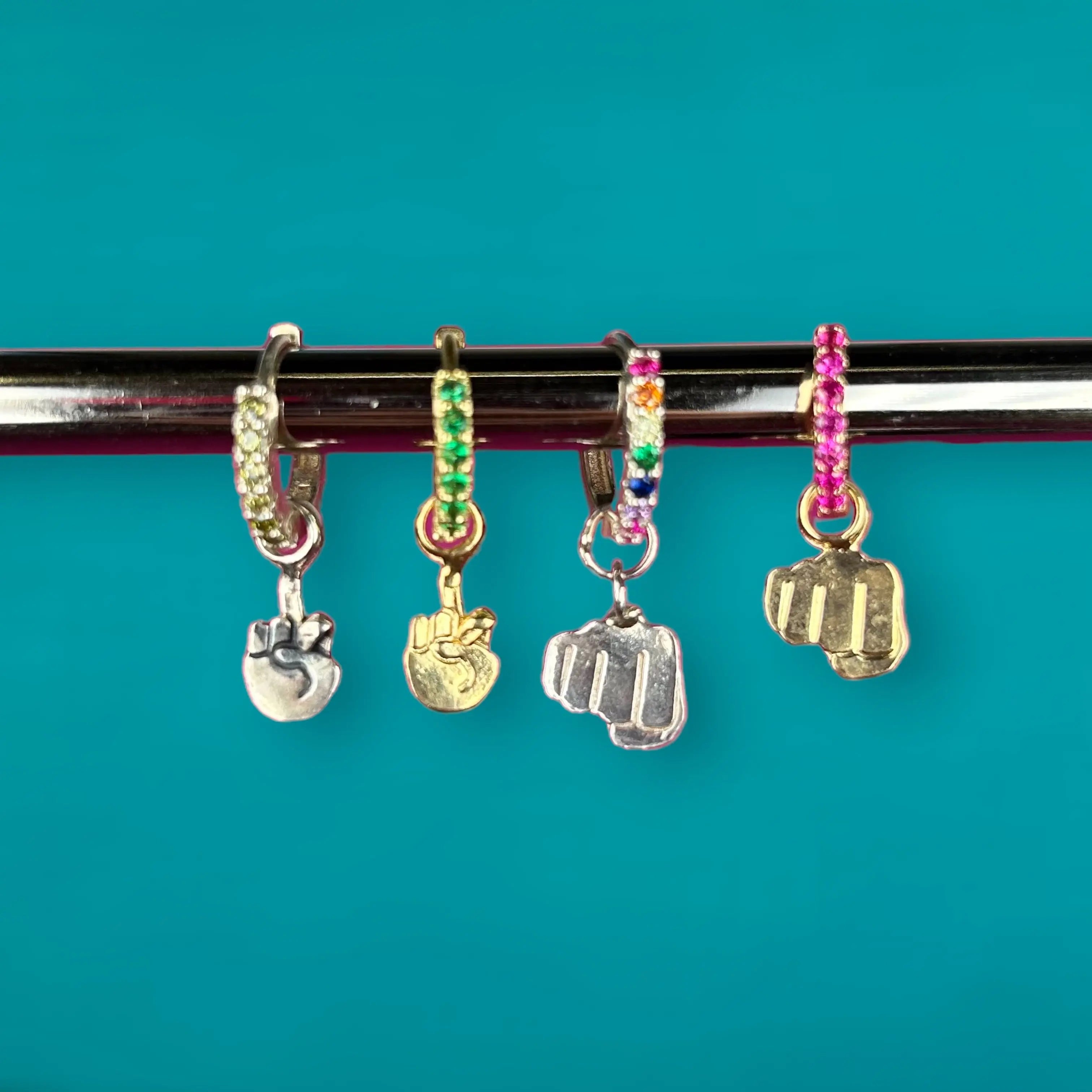 Fuck finger - örhänge - L8Hasselblad