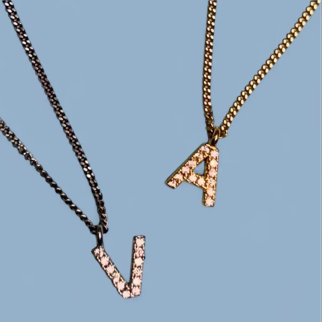 Halsband - Bokstäver med zirkoner - L8Hasselblad