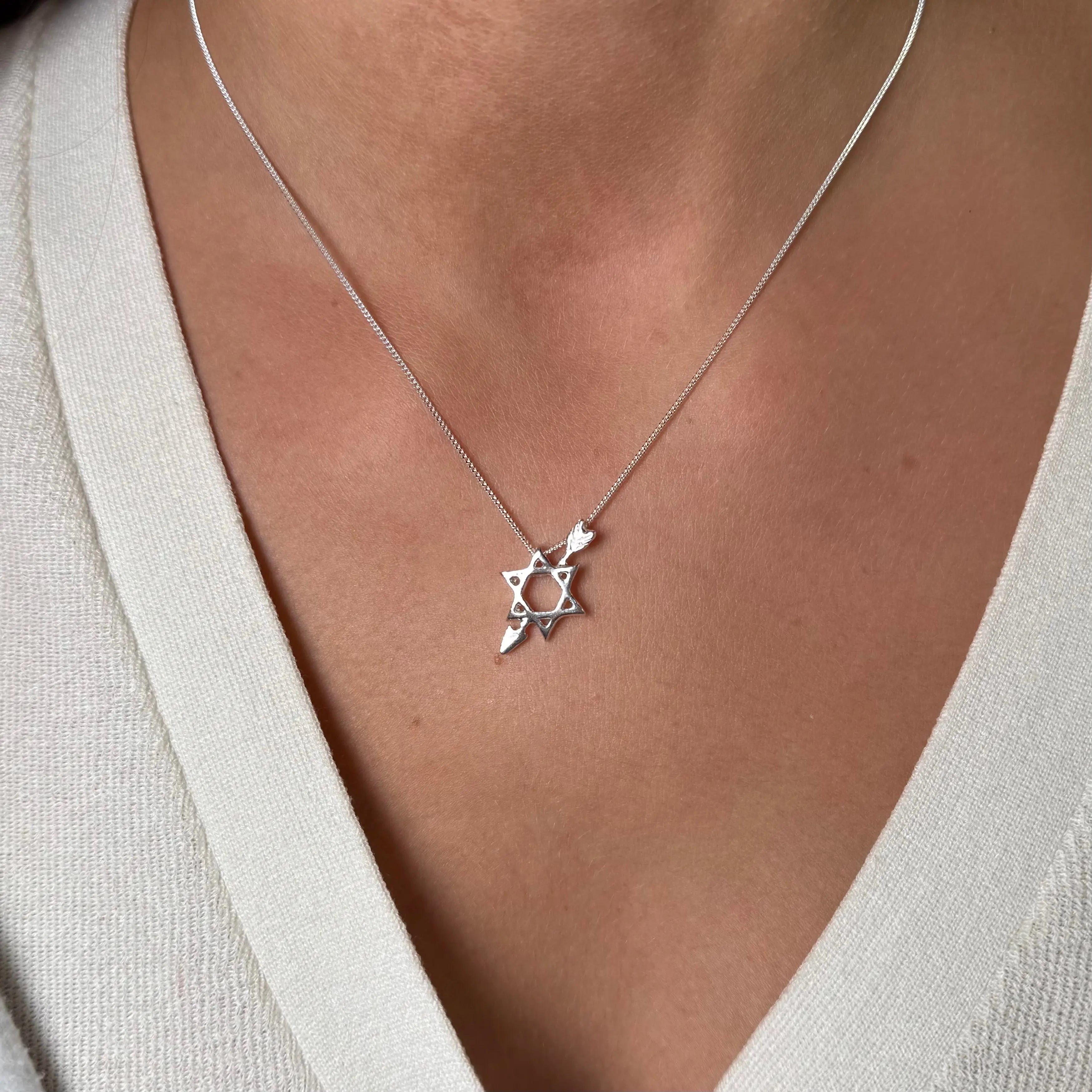 Halsband - Davidsstjärna med pil - L8Hasselblad