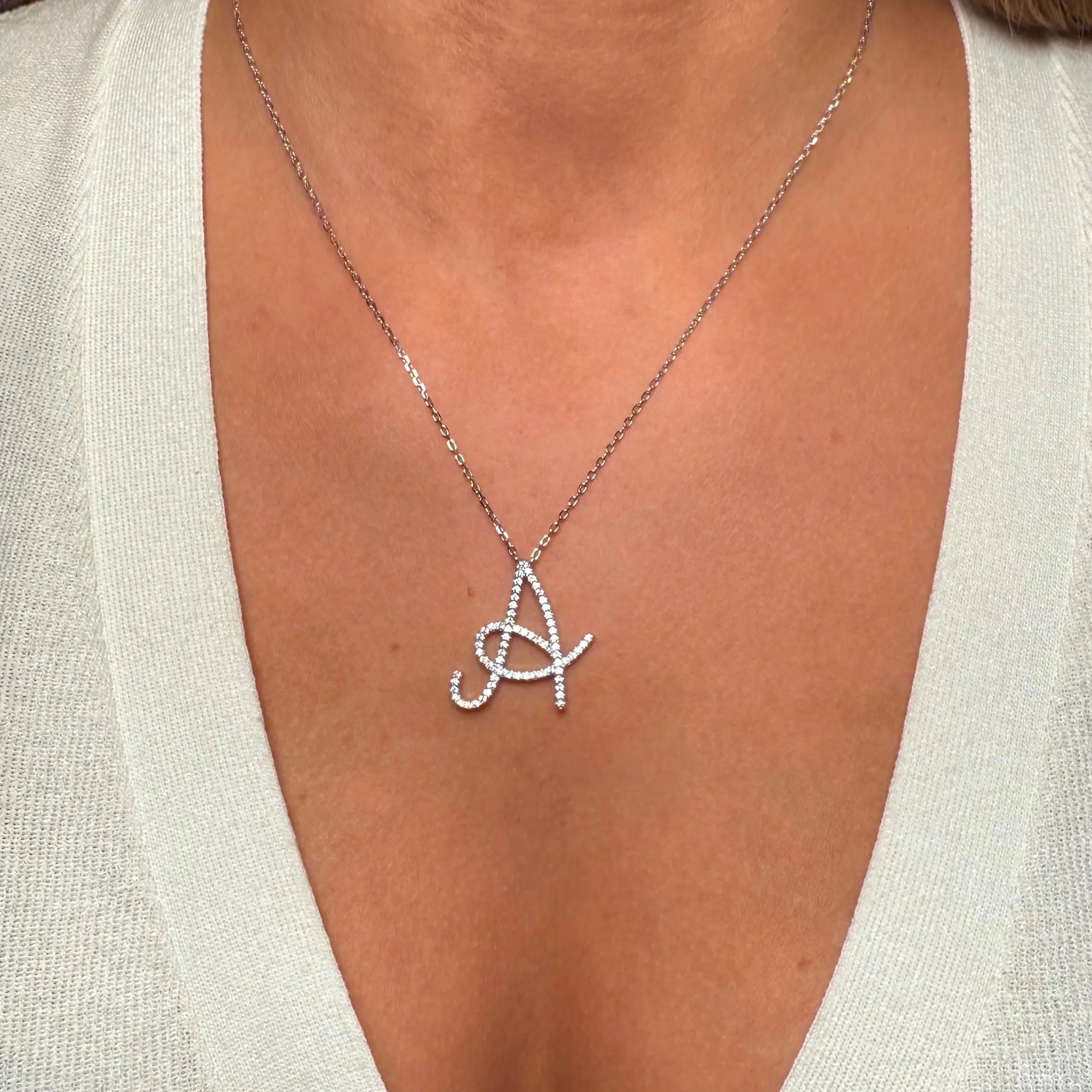 Halsband - Stora bling bling bokstäver - L8Hasselblad