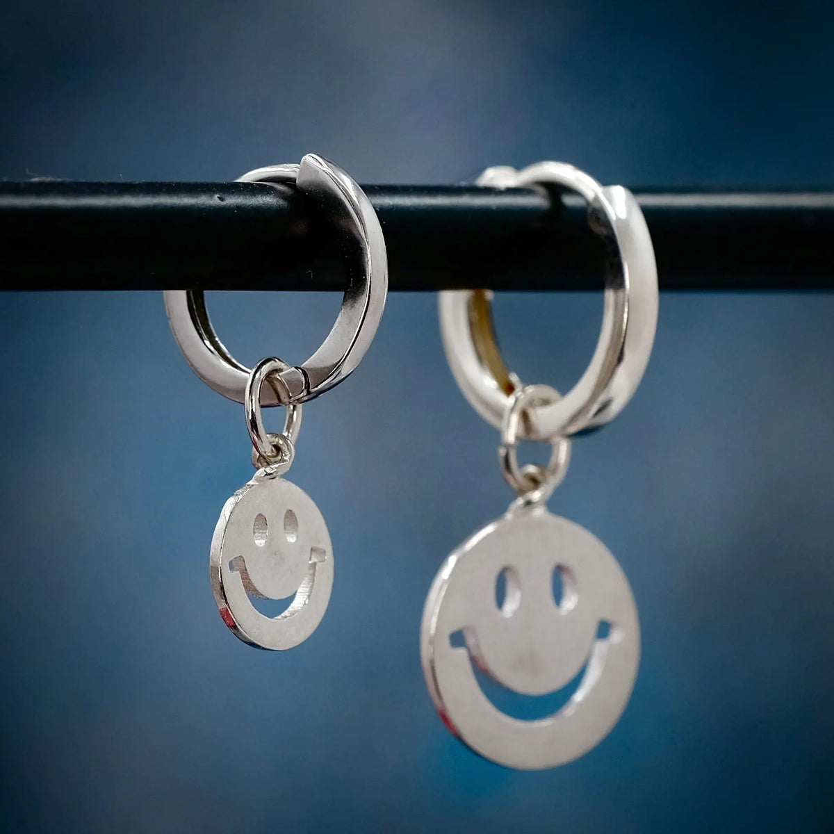 Hängande Smiley - Örhänge L8Hasselblad