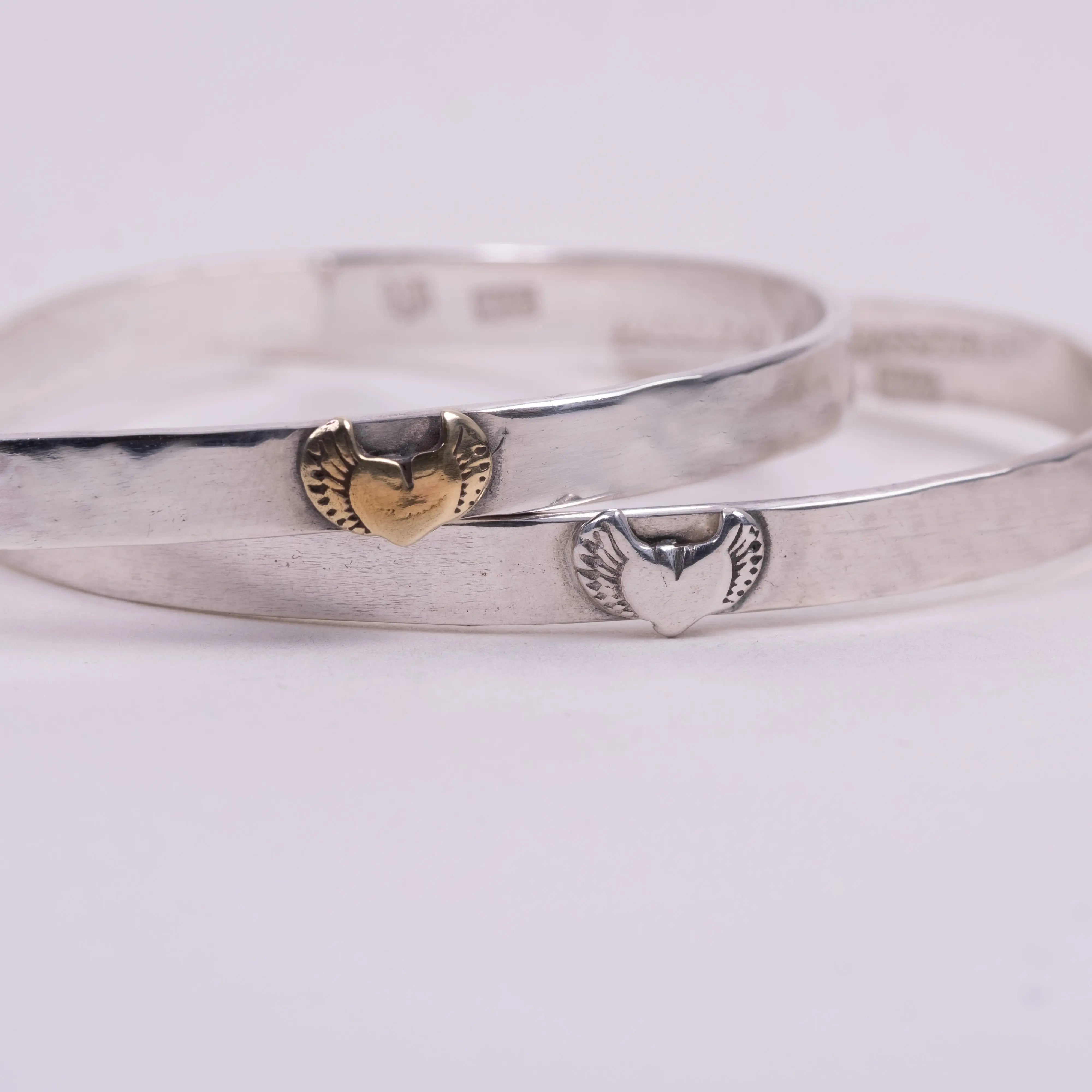 Hjärtats fröjd - stelt silverarmband - L8Hasselblad