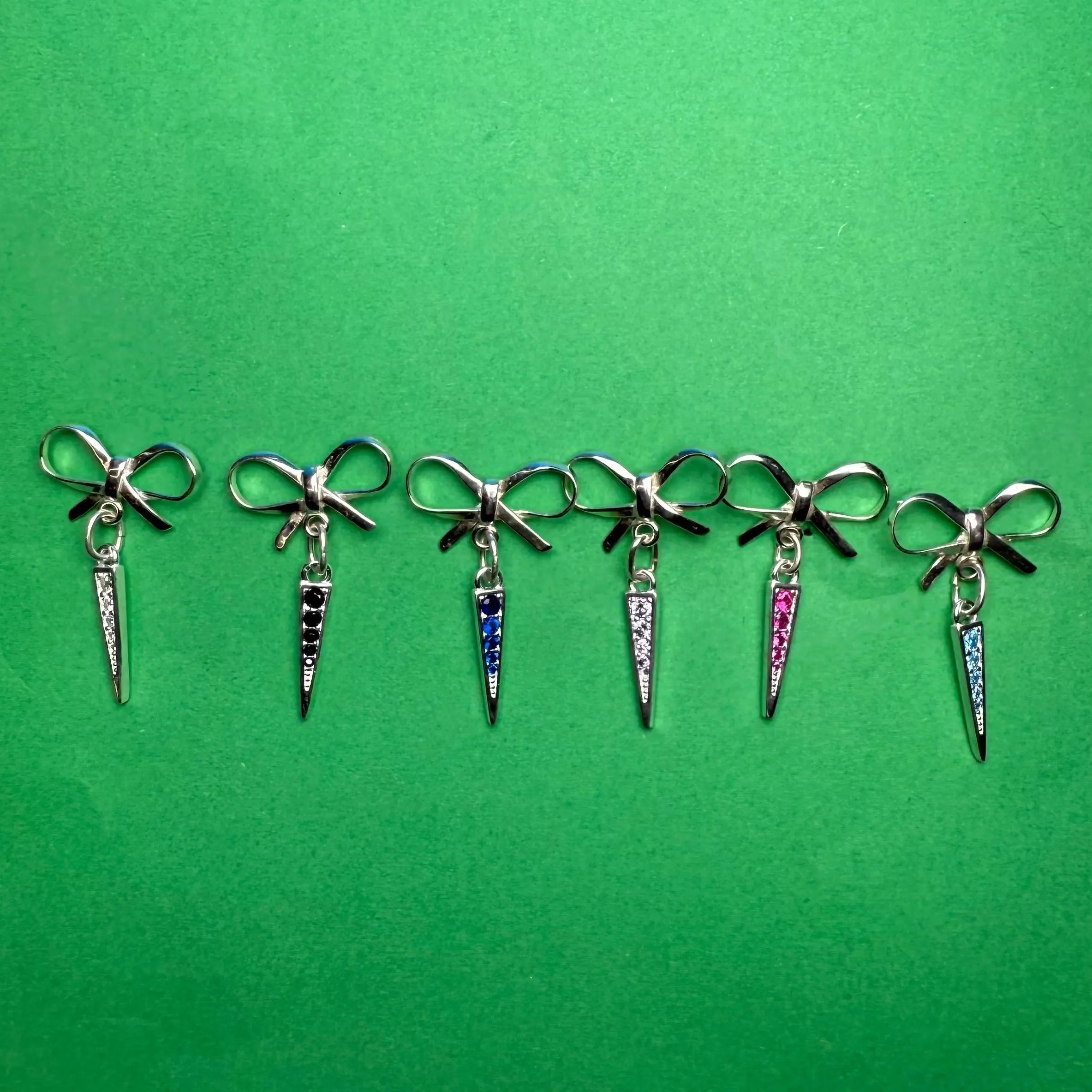 Rosett med Zirkoner och taggc- Örhängen L8Hasselblad