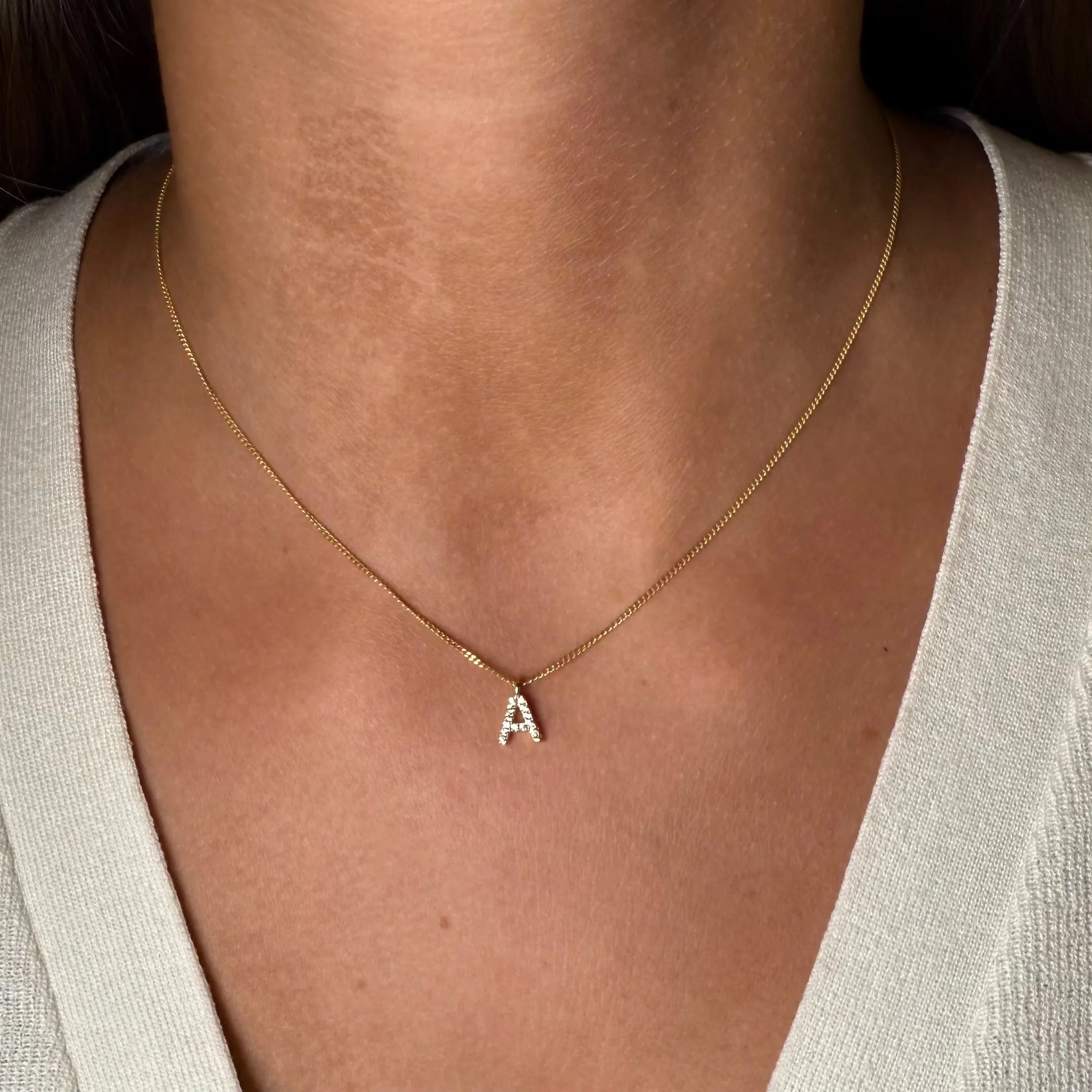 Halsband - Bokstäver med zirkoner L8Hasselblad