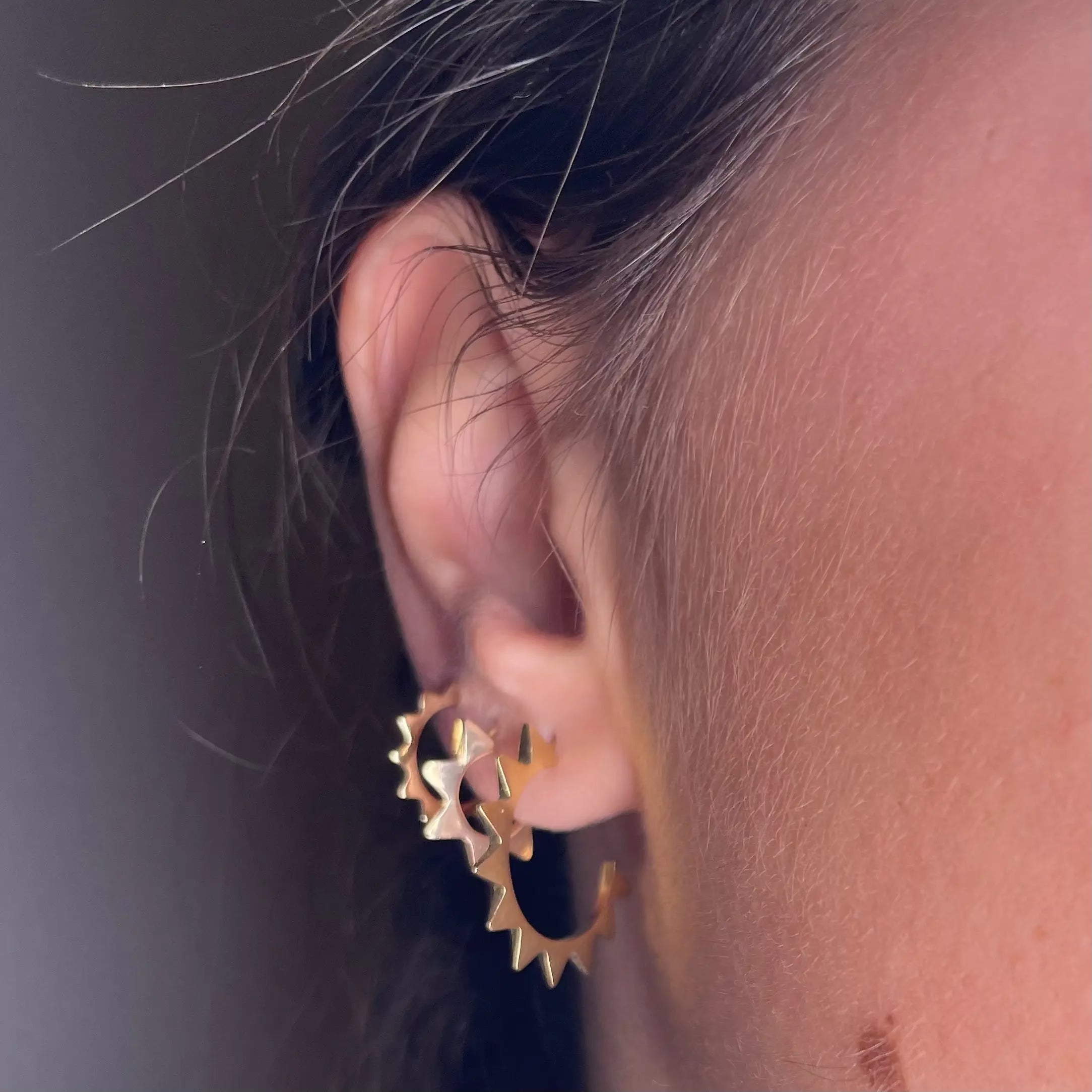 Stiftörhänge - Spetsiga Nitar L8Hasselblad