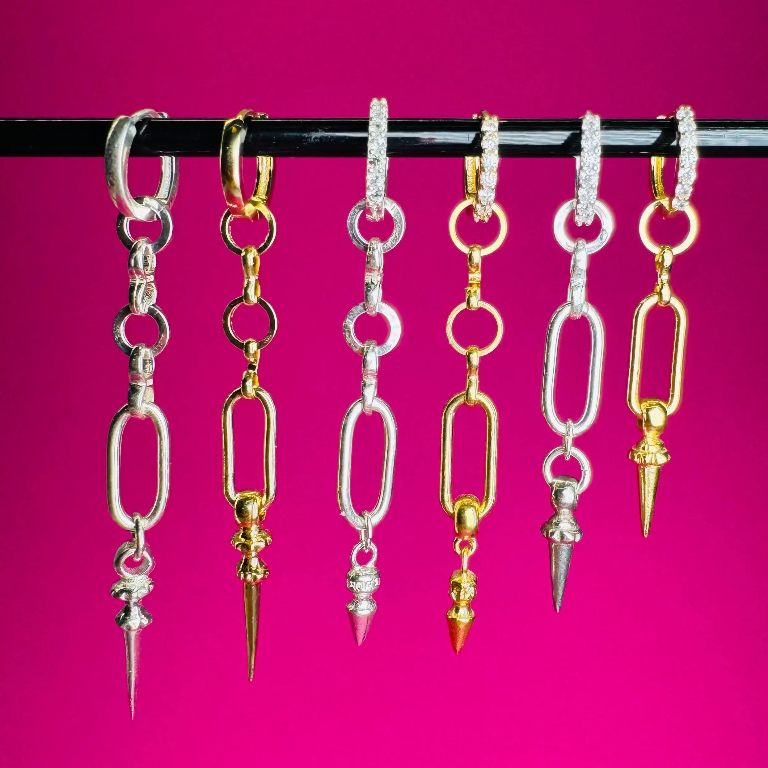 Långa örhängen med nitig nit L8Hasselblad