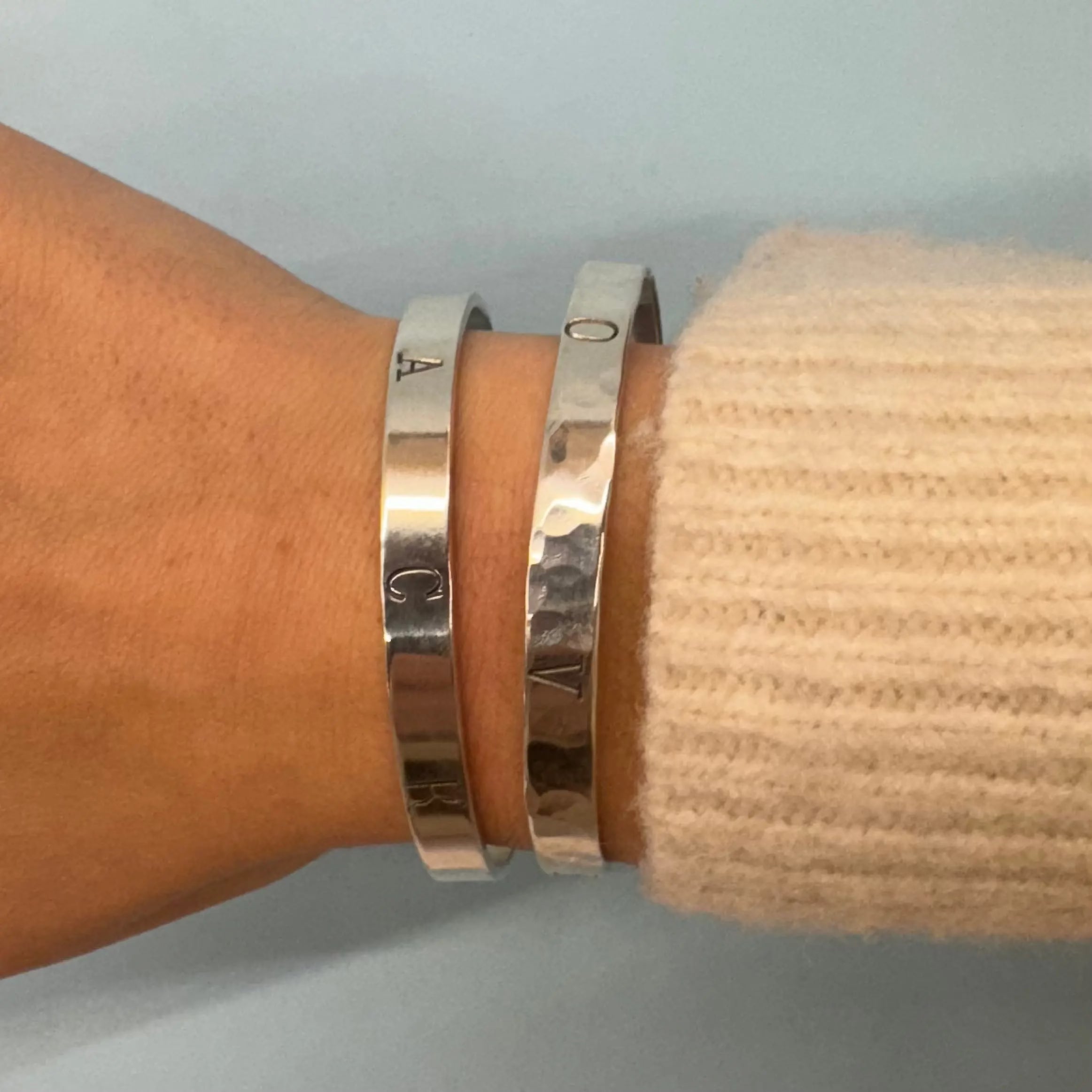 Stämplat ordarmband L8Hasselblad