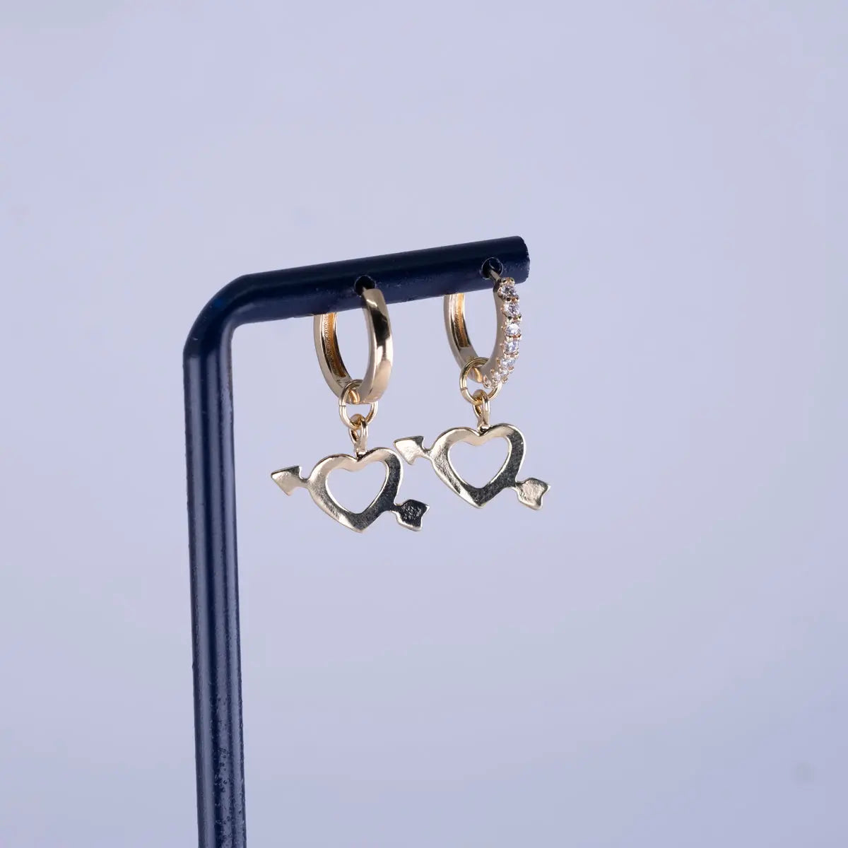 Ihåligt Hjärta med Pil - Örhänge L8Hasselblad