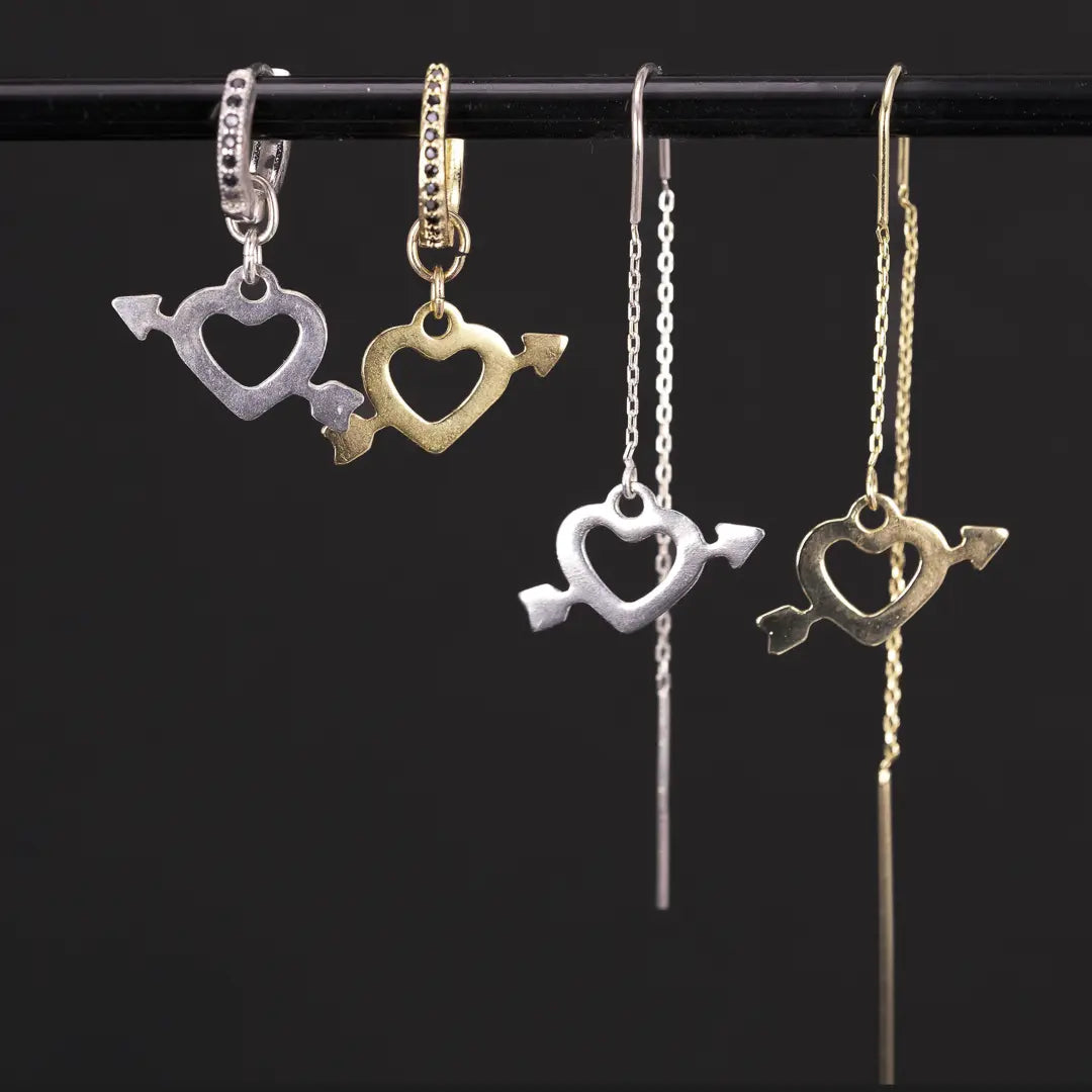 Ihåligt hjärta med pil - örhängen L8Hasselblad