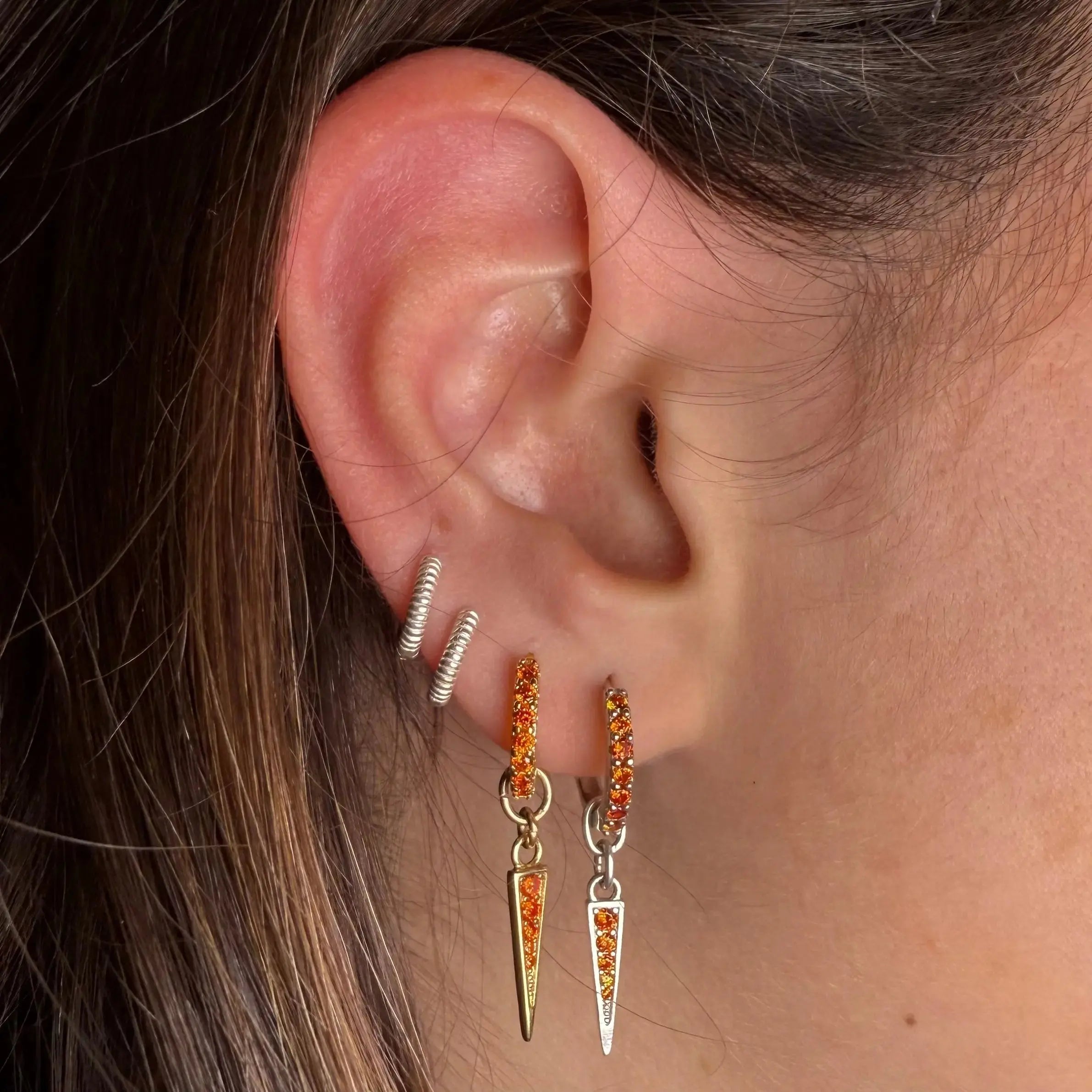 Kort zirkoner & tagg - örhängen guld - L8Hasselblad