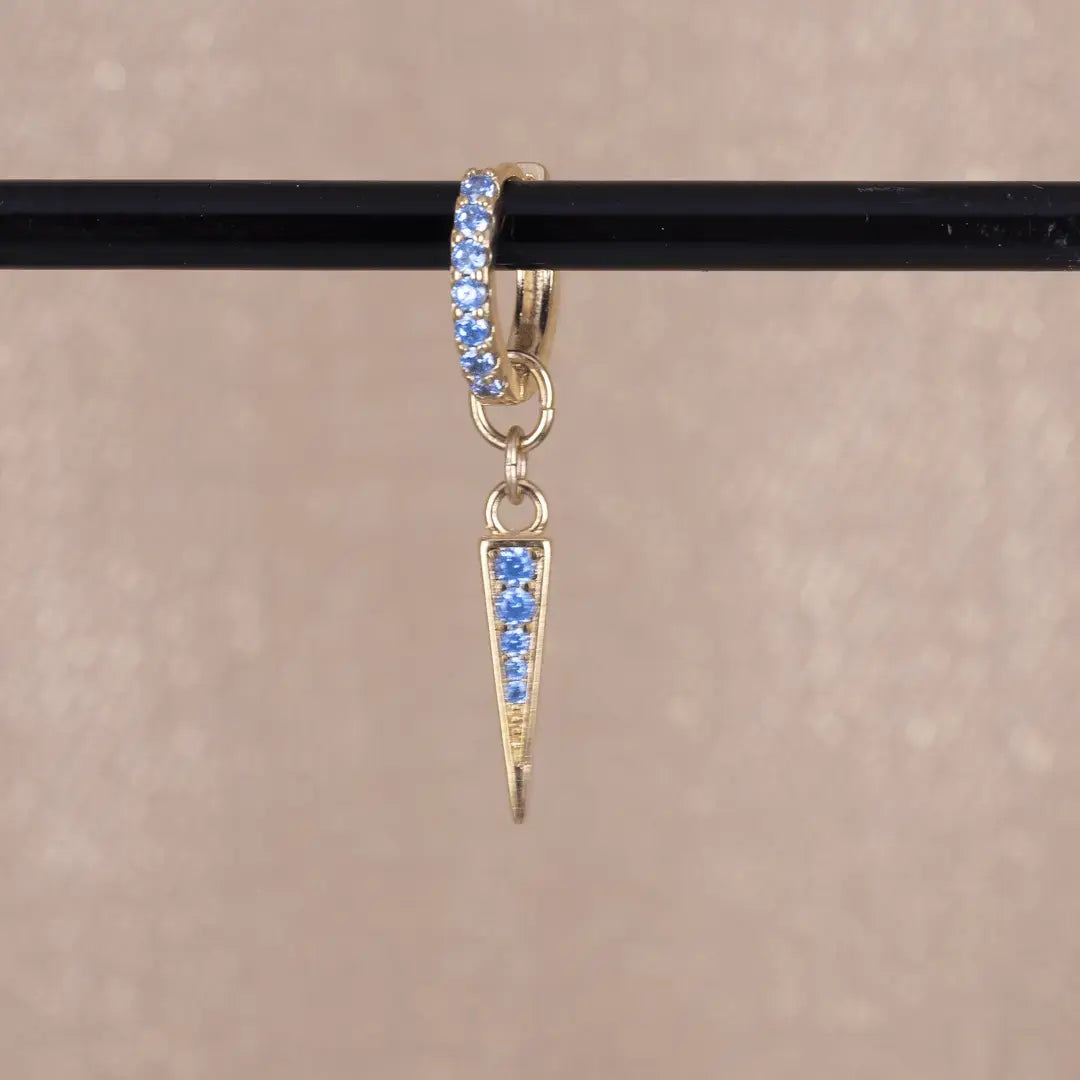 Kort zirkoner & tagg - örhängen guld - L8Hasselblad