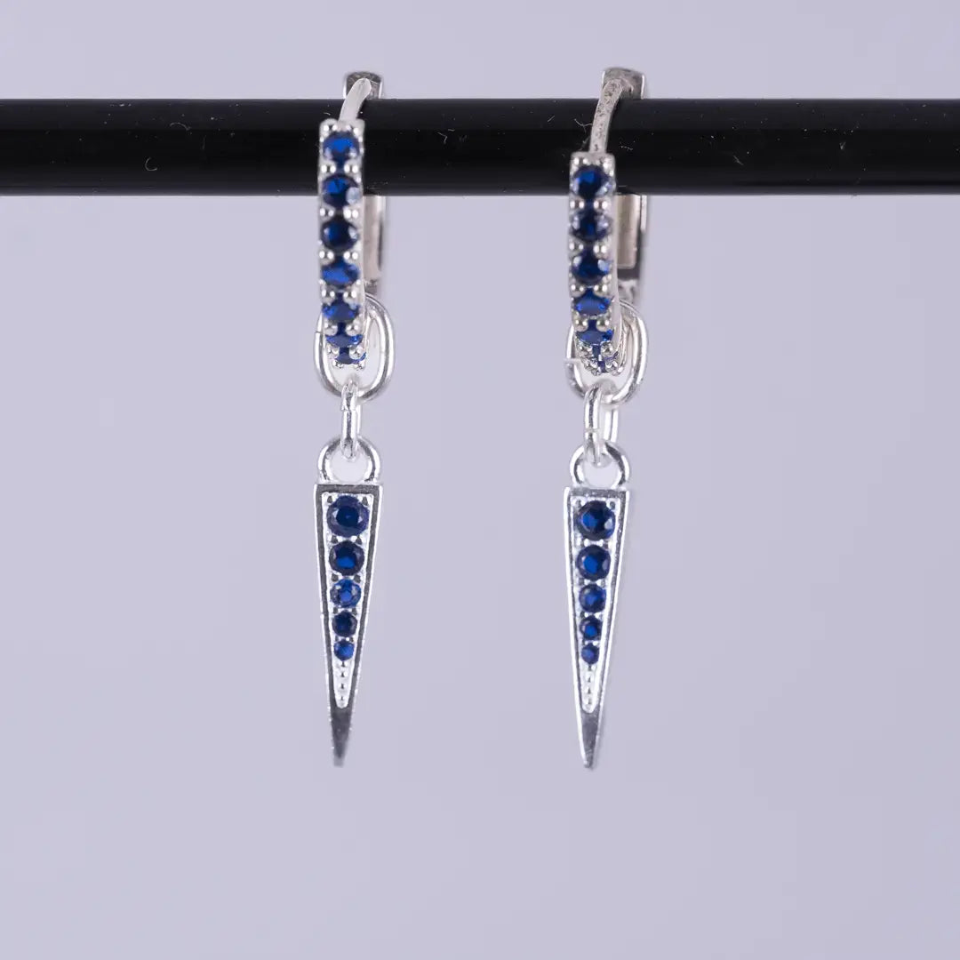 Kort zirkoner & tagg - örhängen guld - L8Hasselblad