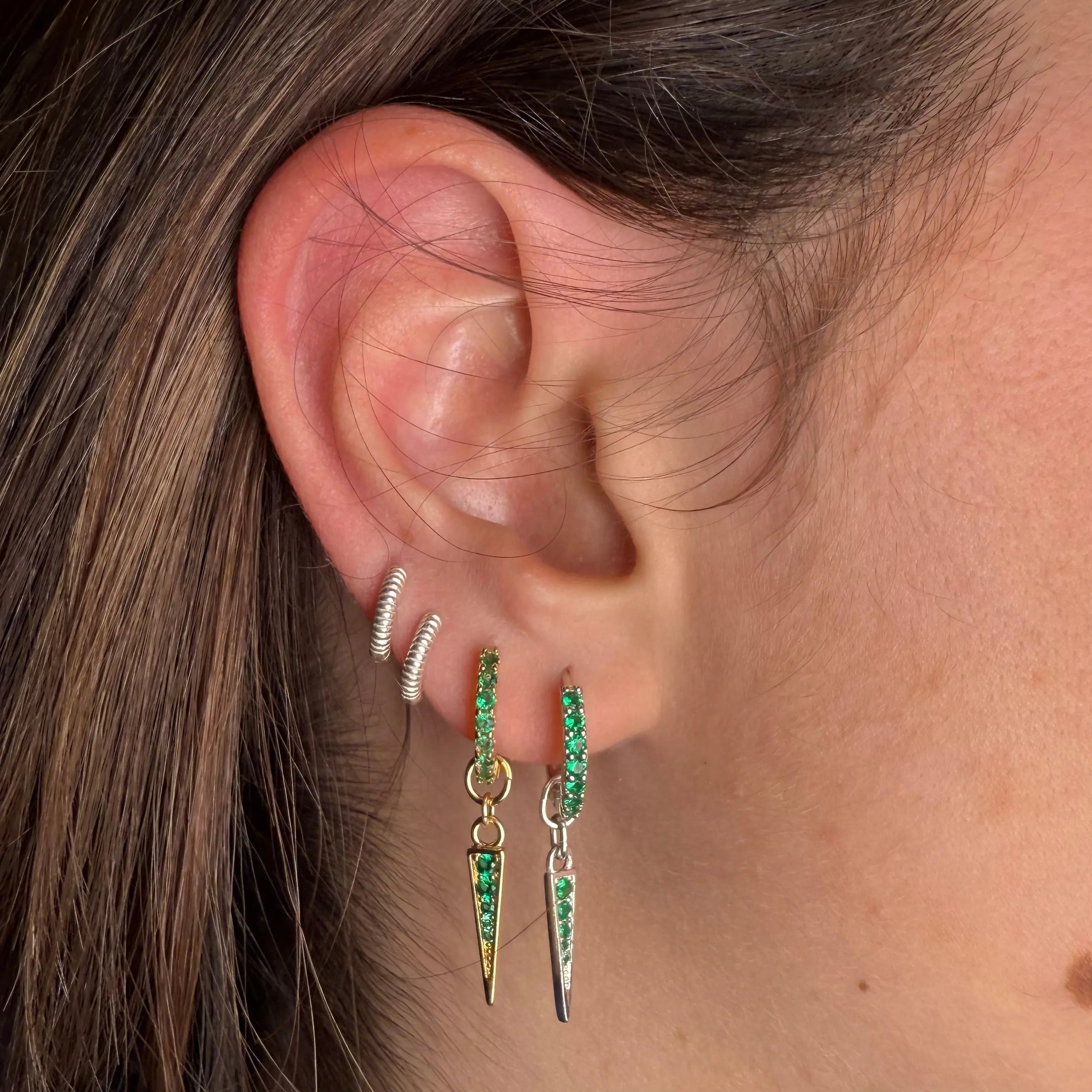 Kort zirkoner & tagg - örhängen guld - L8Hasselblad