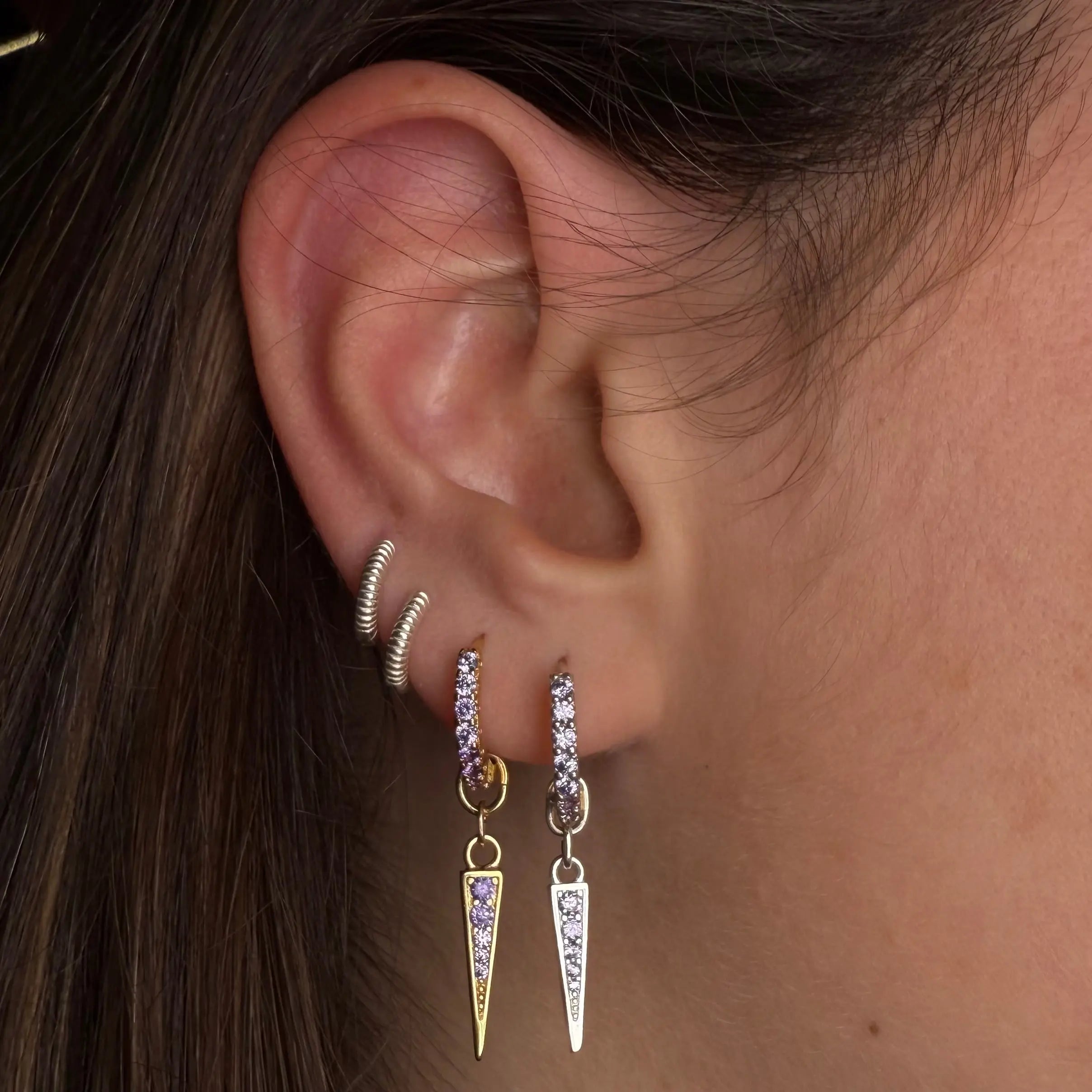 Kort zirkoner & tagg - örhängen guld - L8Hasselblad