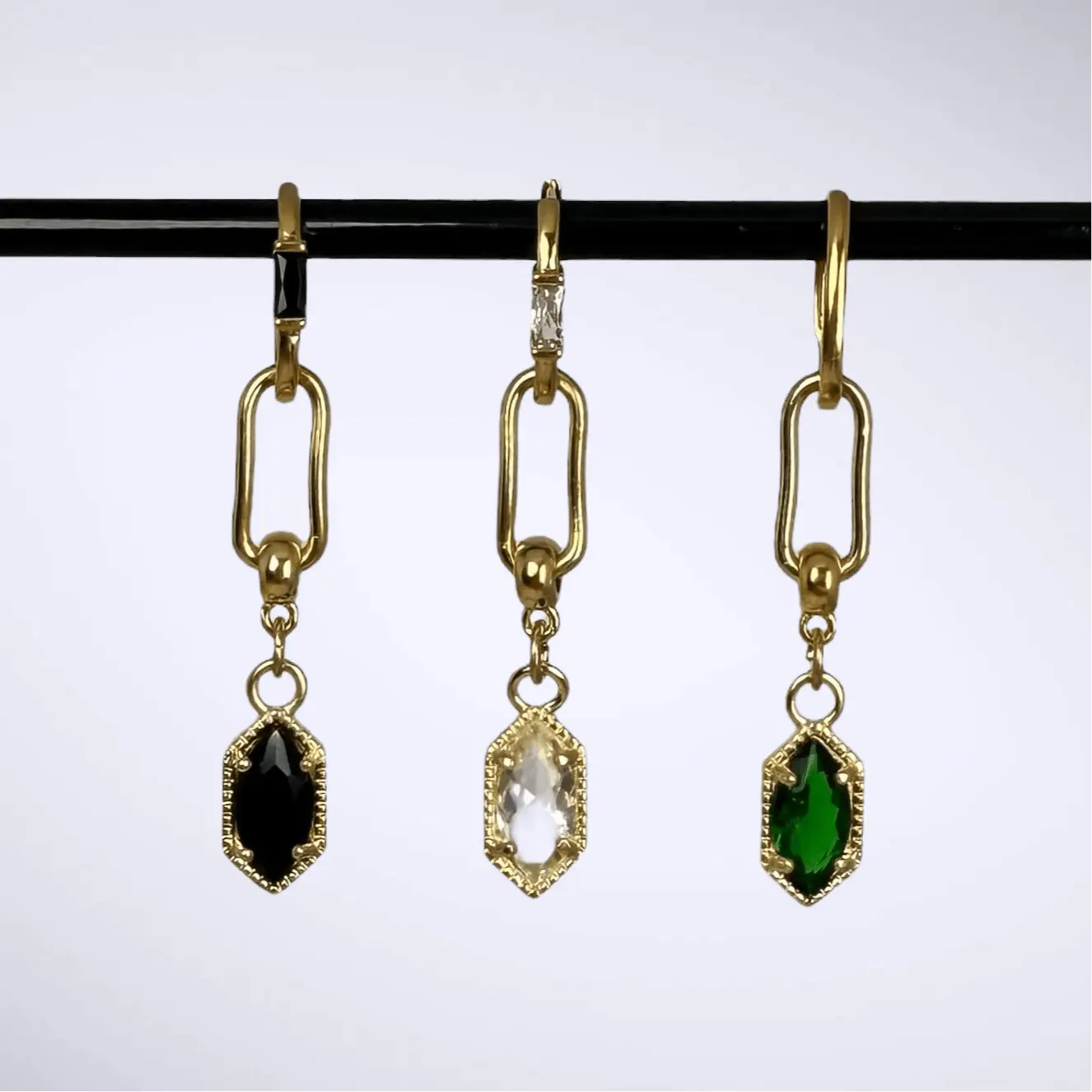 Längre Saphira - guldörhänge - L8Hasselblad