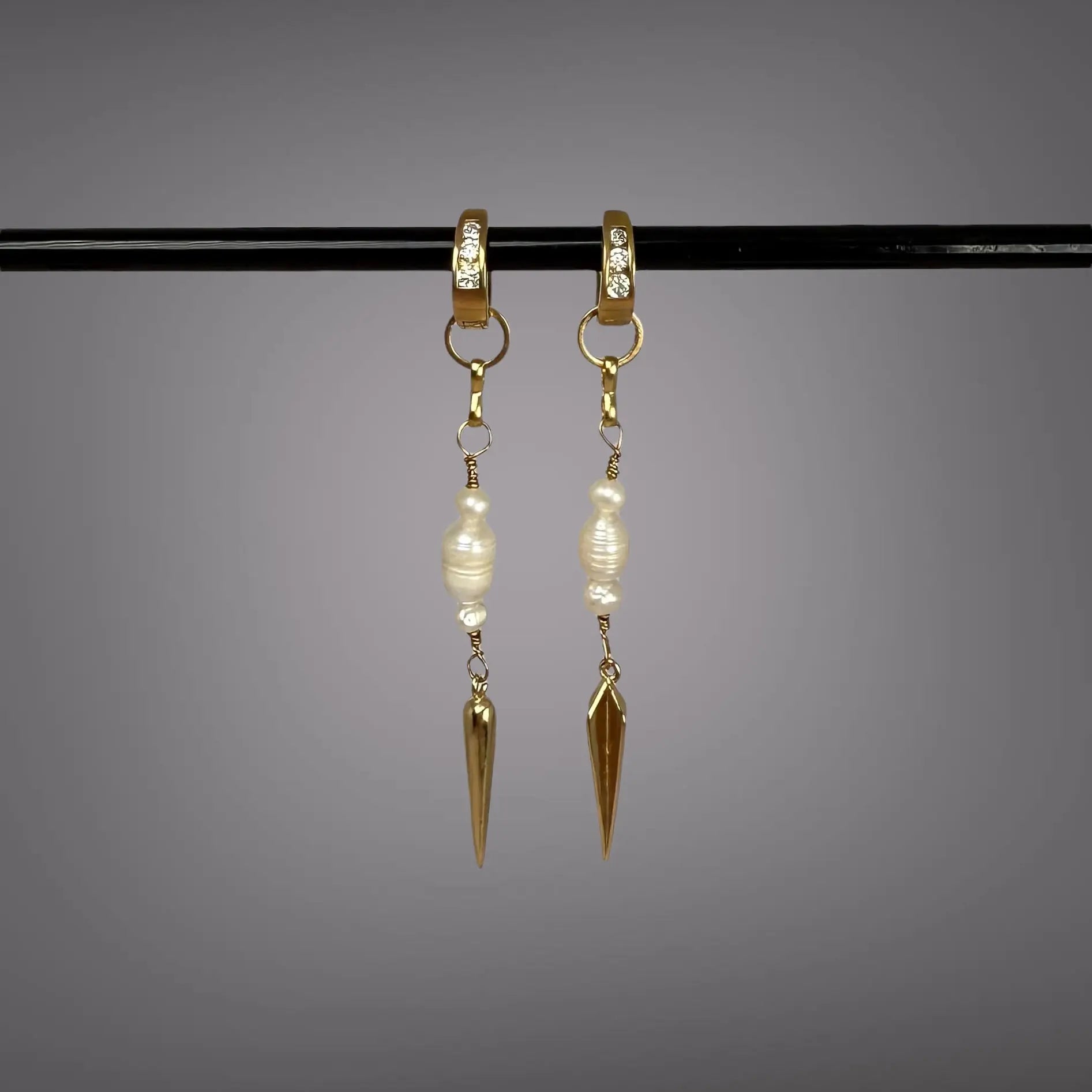 Längre pärlörhängen - guldörhänge - L8Hasselblad