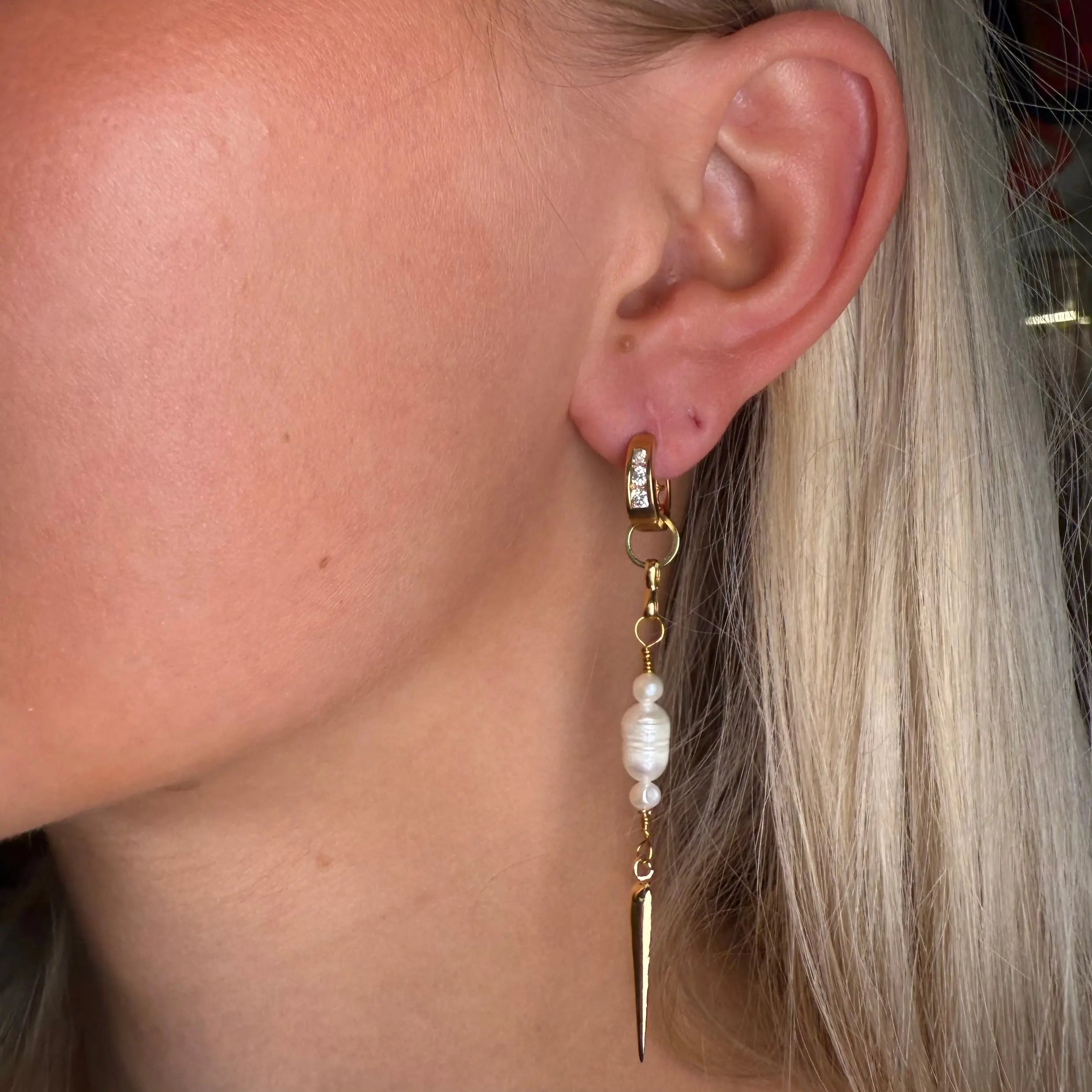 Längre pärlörhängen - guldörhänge - L8Hasselblad