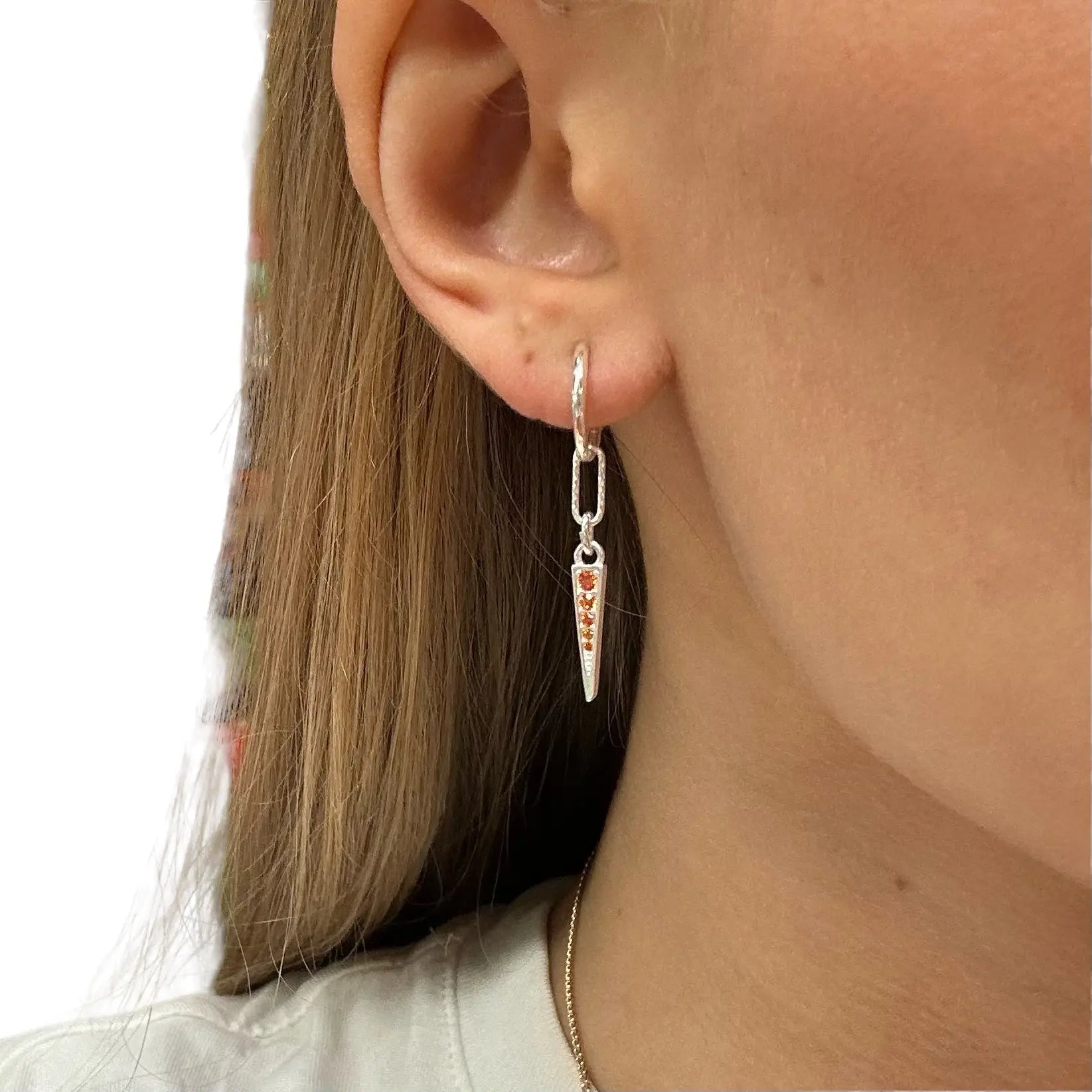 Längre zirkoner och tagg - Örhängen - L8Hasselblad