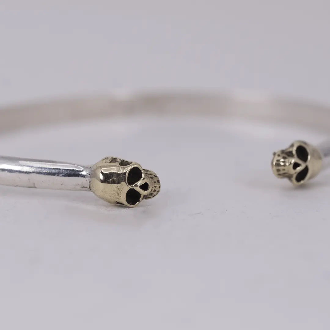 Mellan dödskallearmband - L8Hasselblad