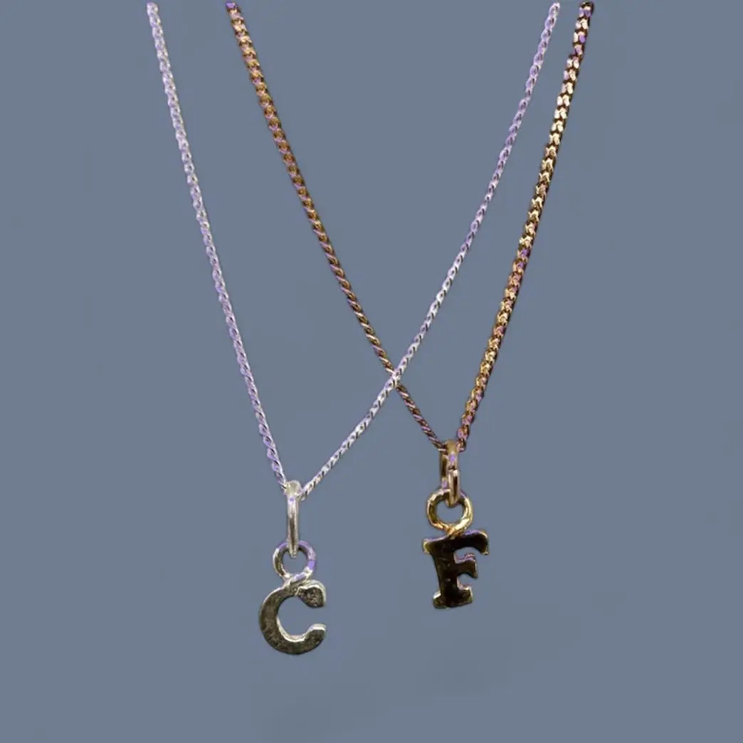 Berlock - Minibokstäver i Silver - L8Hasselblad