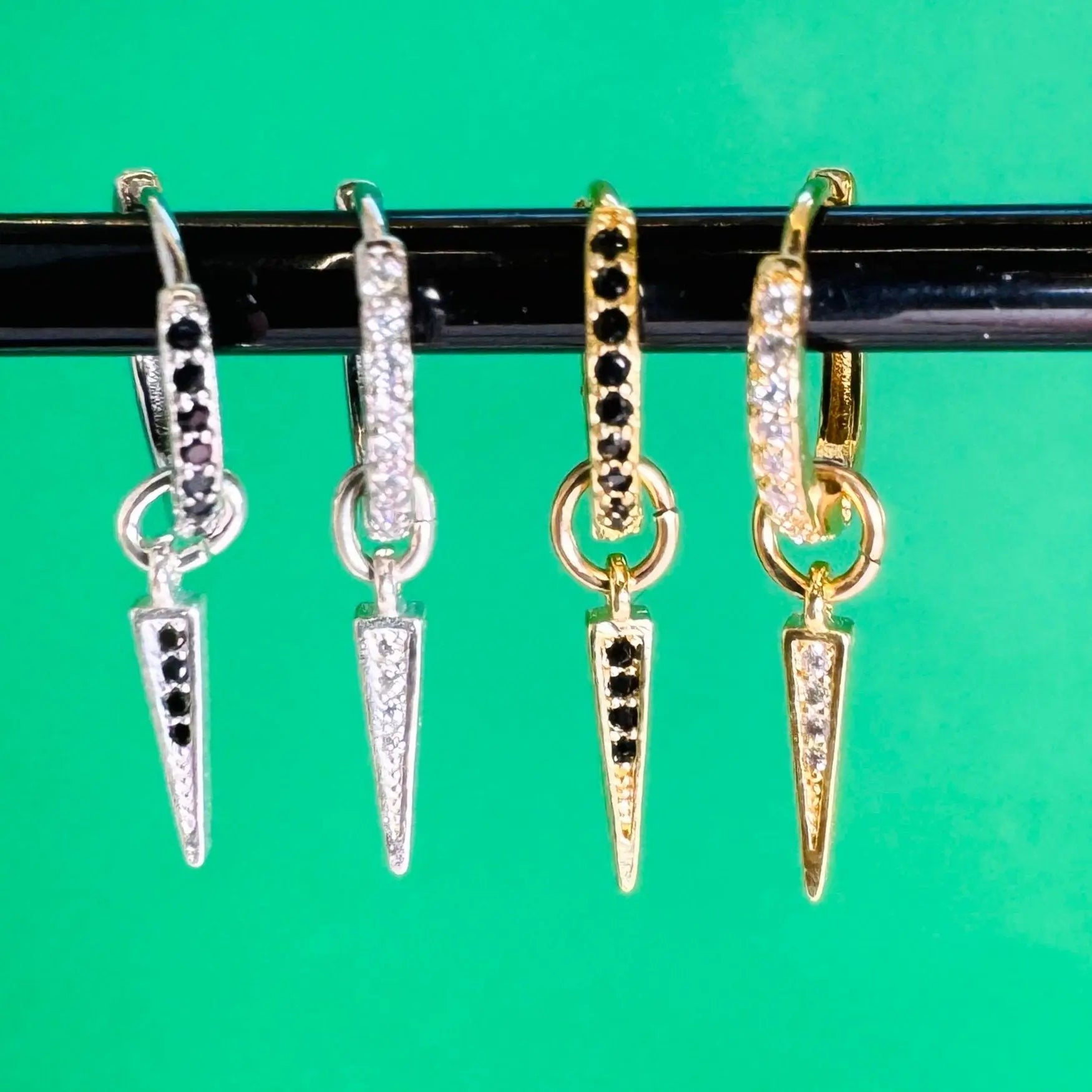 Minitagg med zirkoner - Örhängen - L8Hasselblad