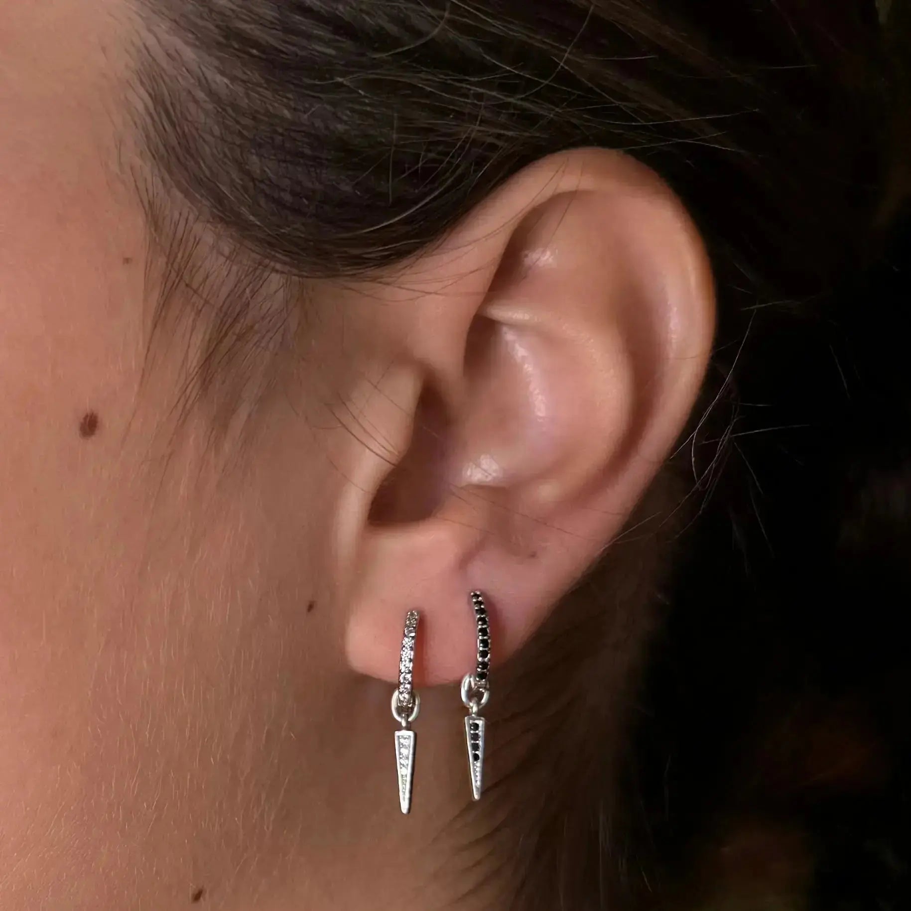 Minitagg med zirkoner - Örhängen - L8Hasselblad