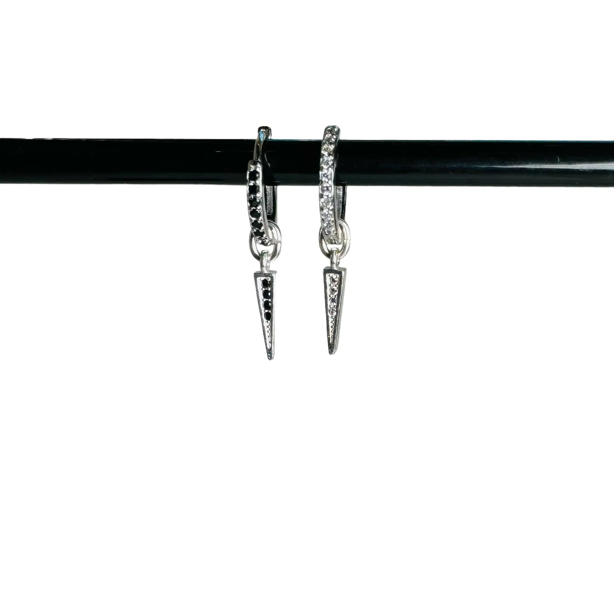 Minitagg med zirkoner - Örhängen - L8Hasselblad