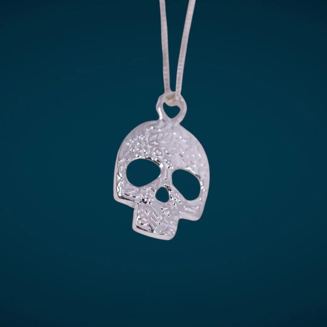 Mönstrad dödskalle - silverhalsband - L8Hasselblad