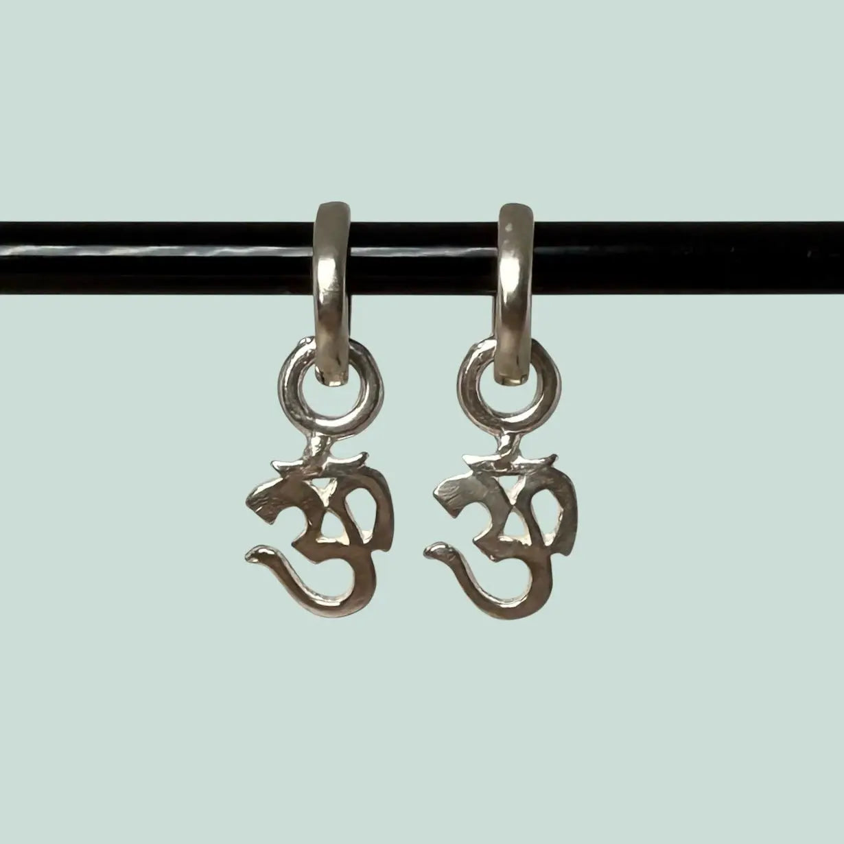 Ohm - silverörhängen (par) - L8Hasselblad